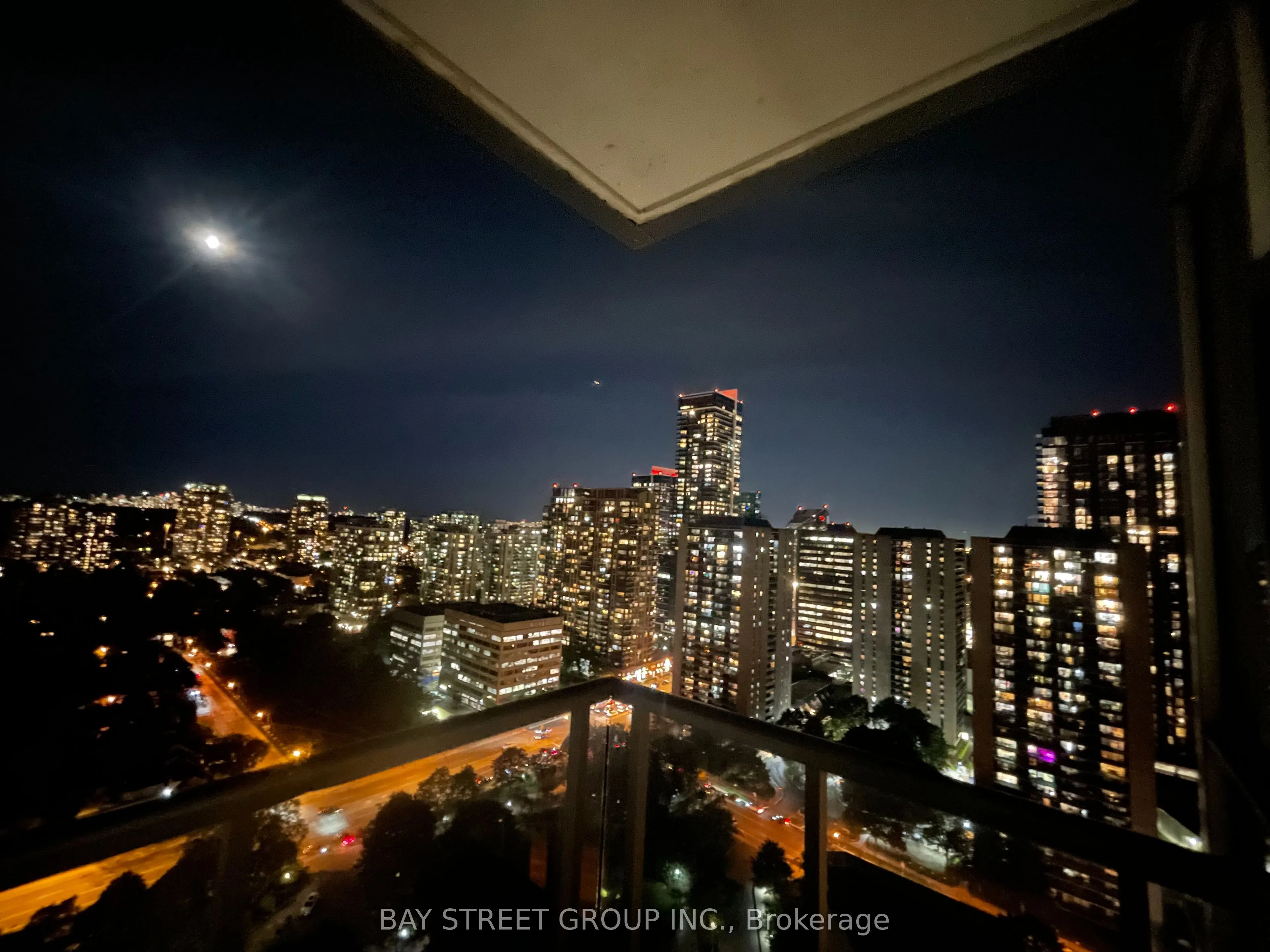 88 Sheppard Avenue E, #2804