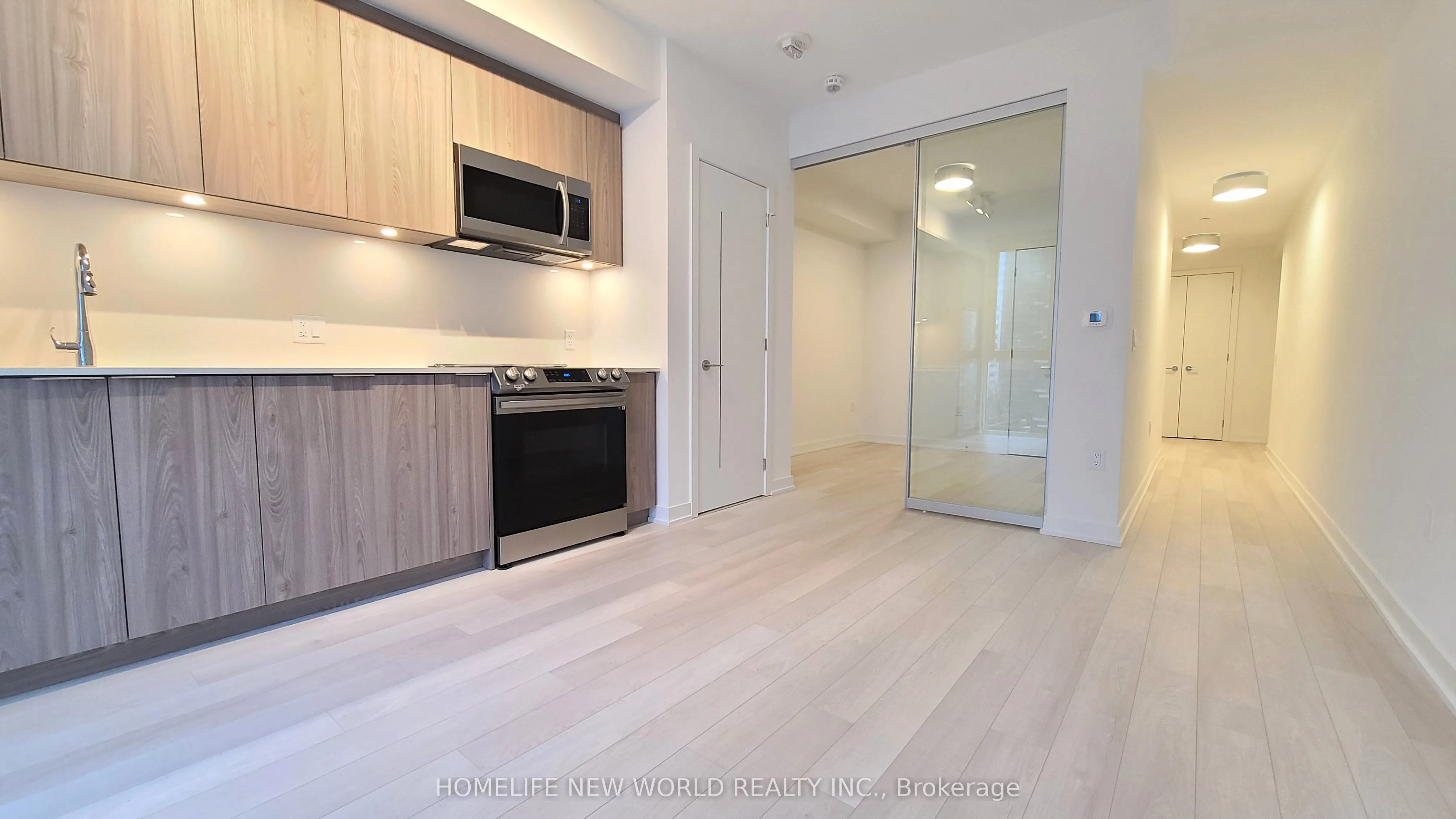 357 King Street W, #1305