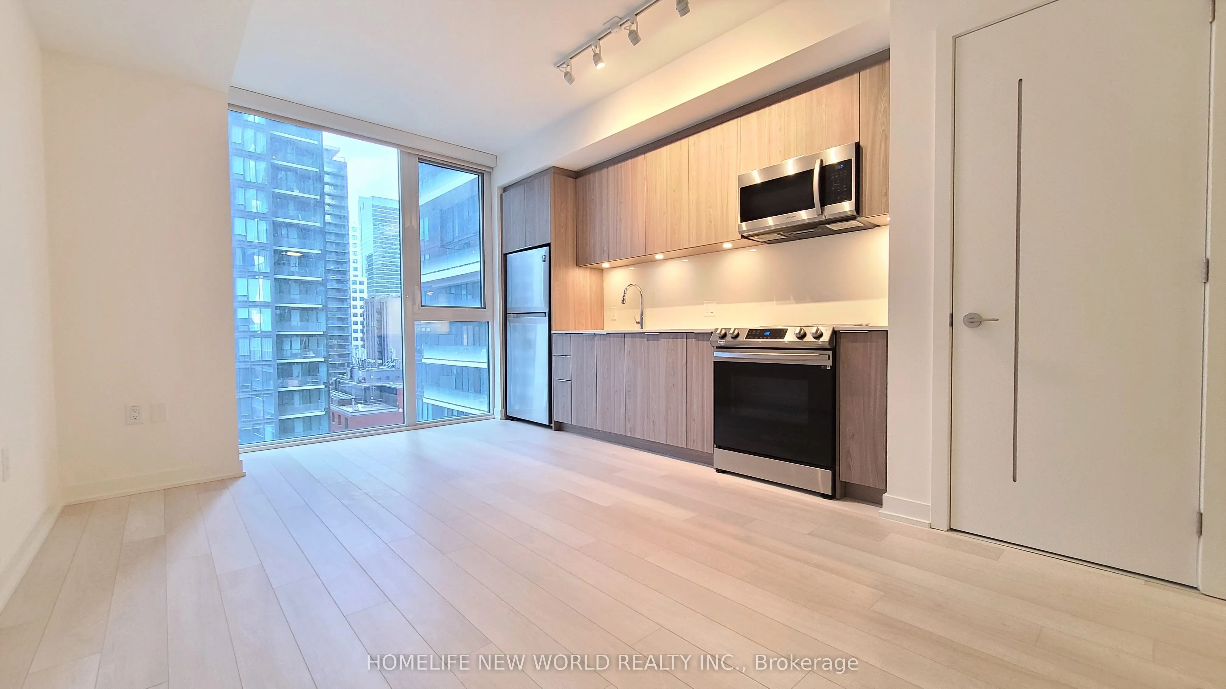 357 King Street W, #1305