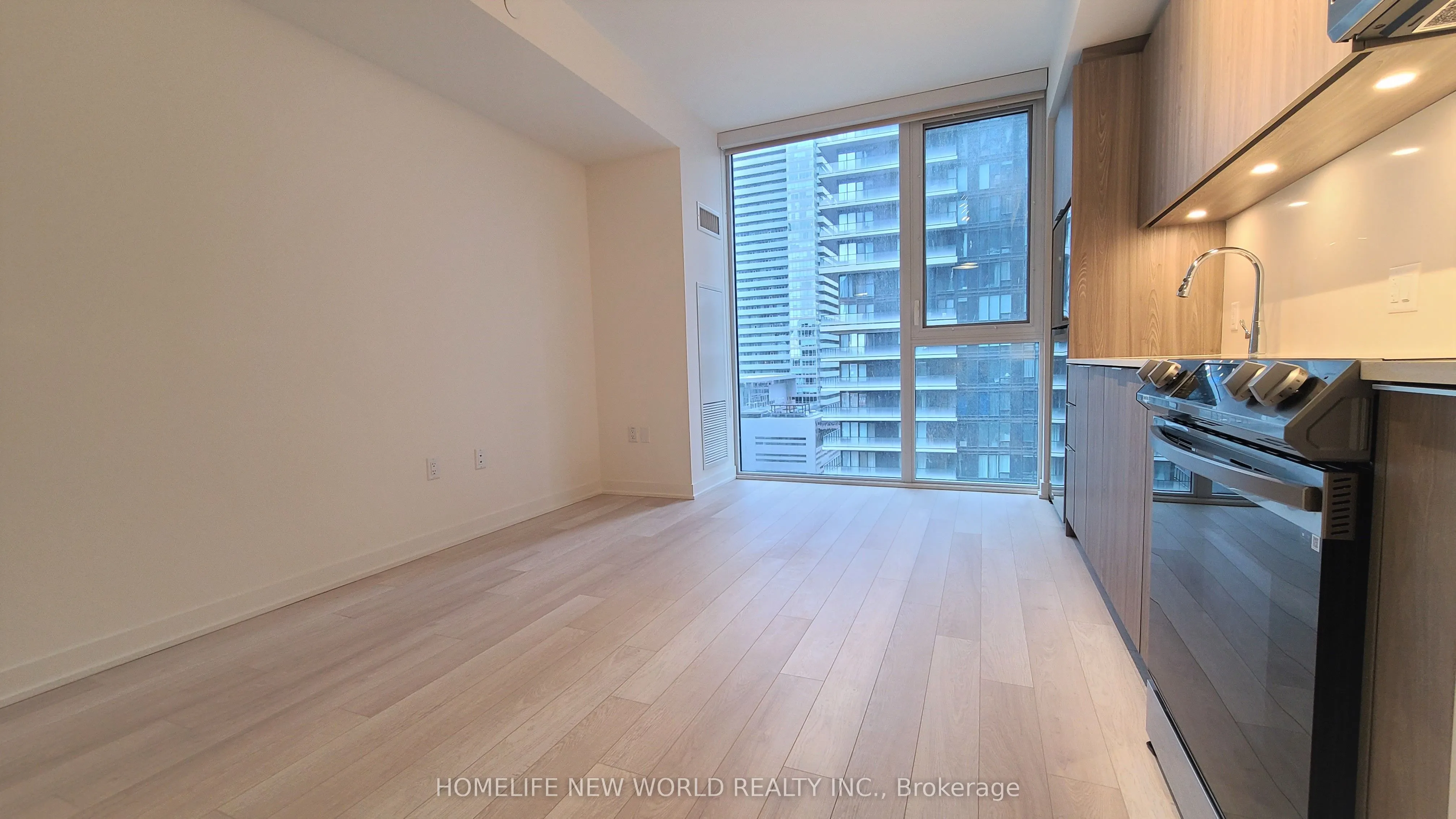 357 King Street W, #1305