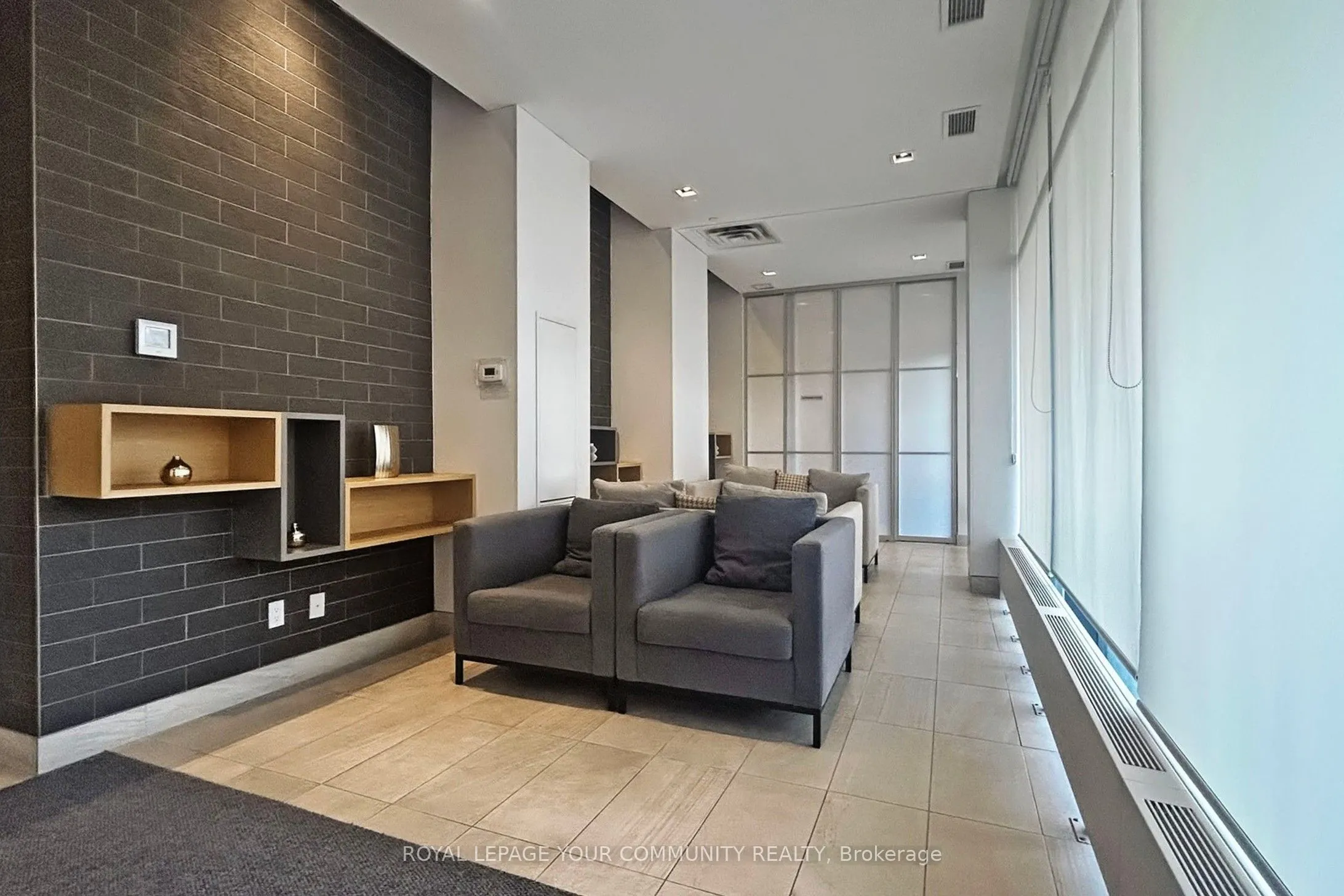 150 Fairview Mall Drive, #416