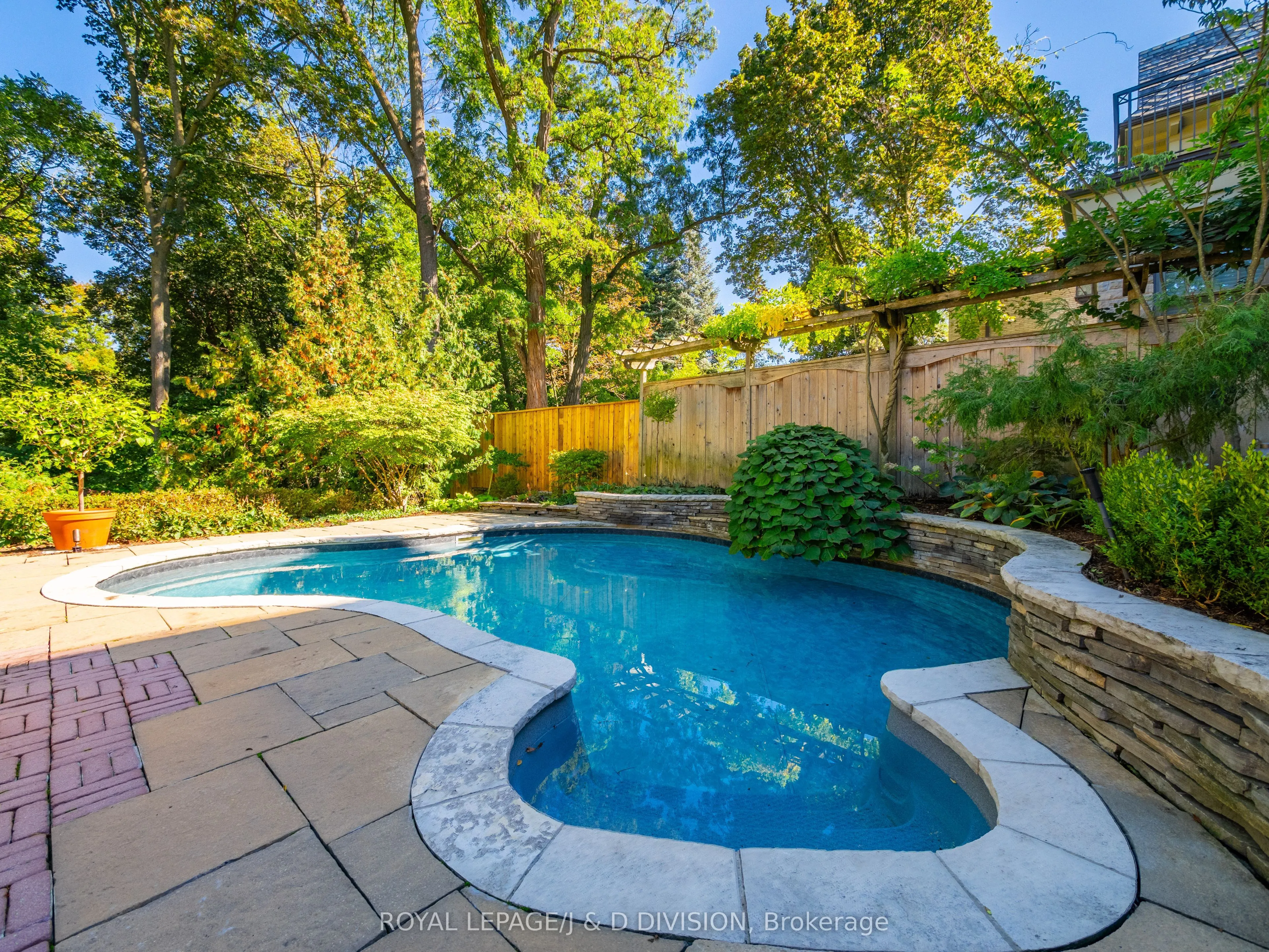 11 Cortleigh Crescent