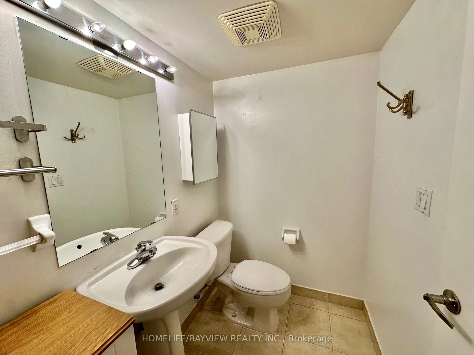 210 Victoria Street, #610