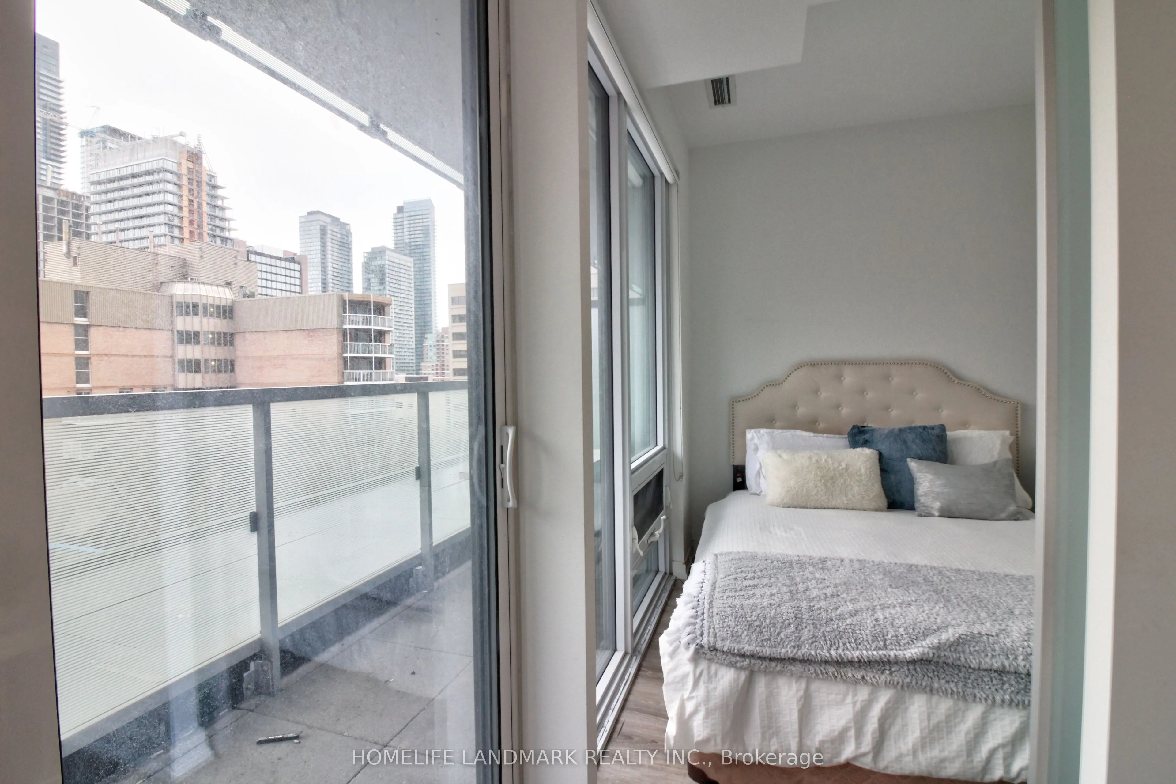 28 Wellesley Street E, #504