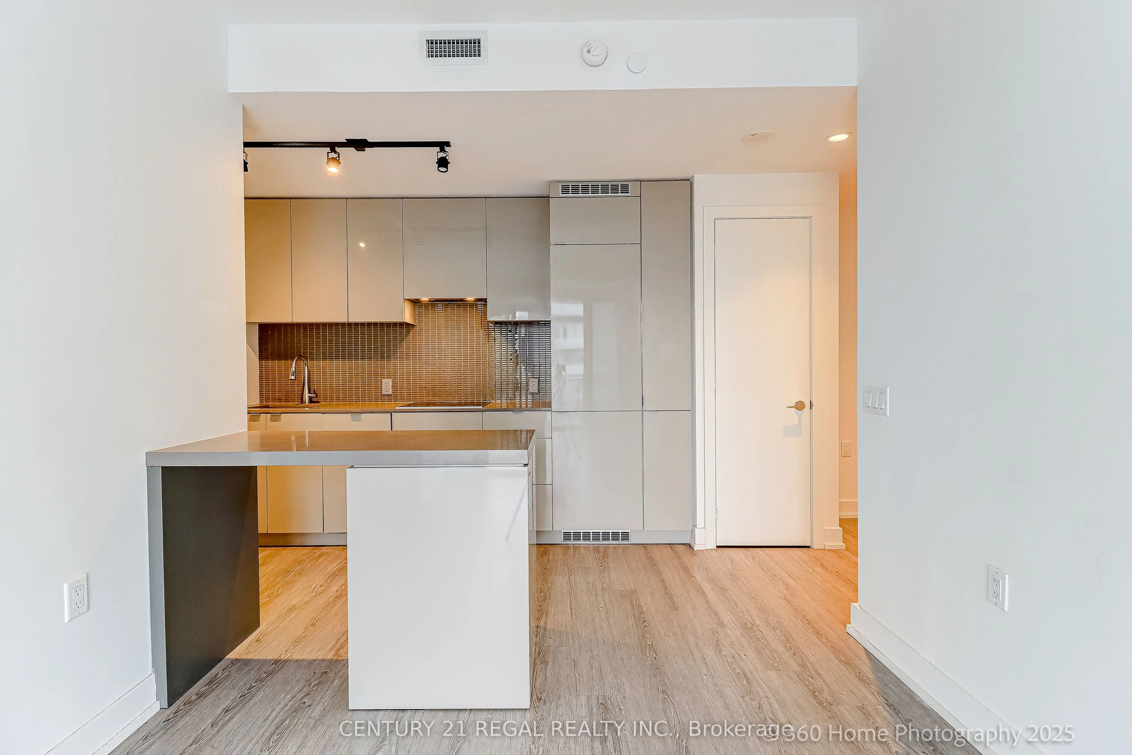 7 Grenville Street, #4105