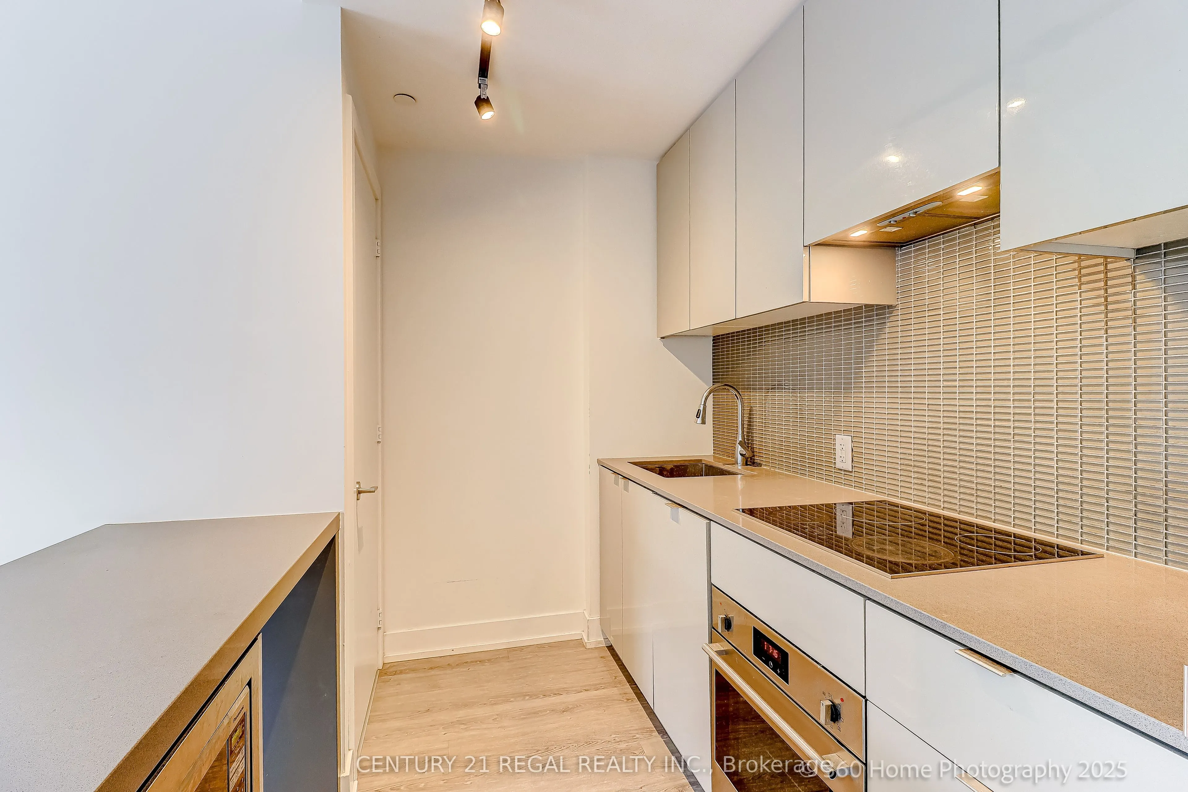 7 Grenville Street, #4105