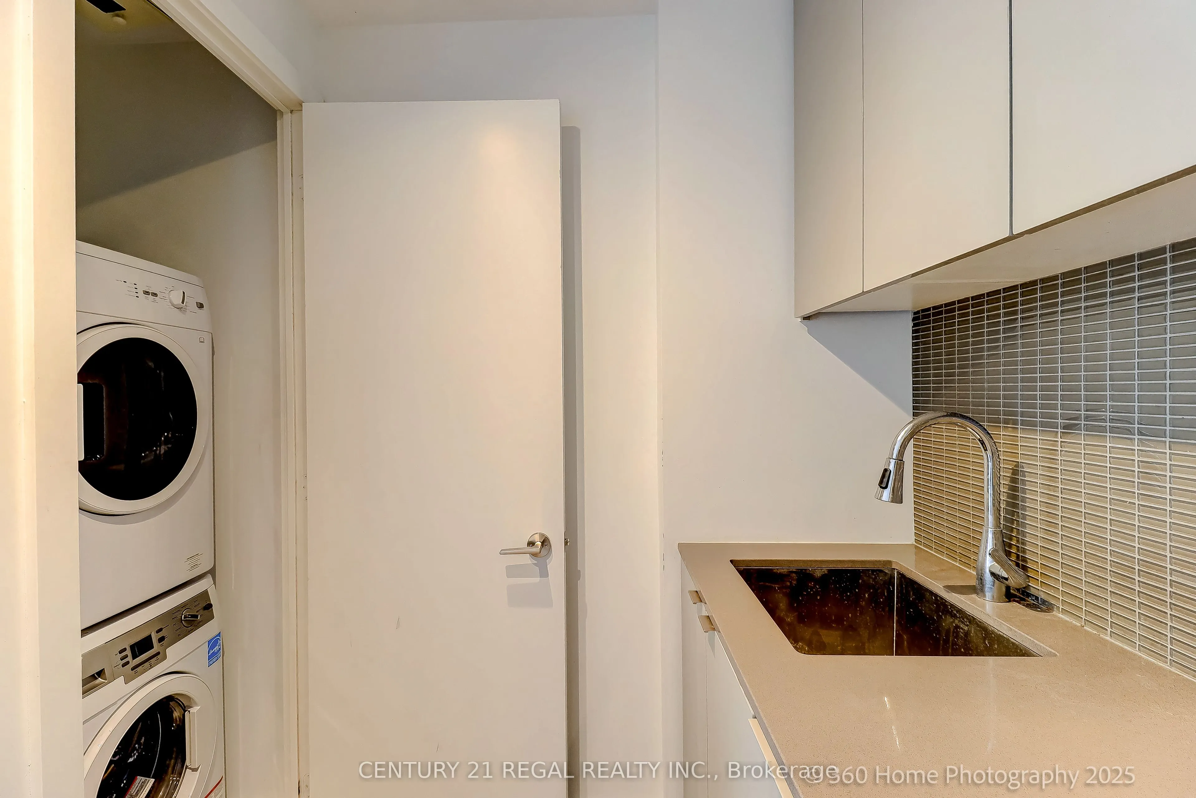 7 Grenville Street, #4105