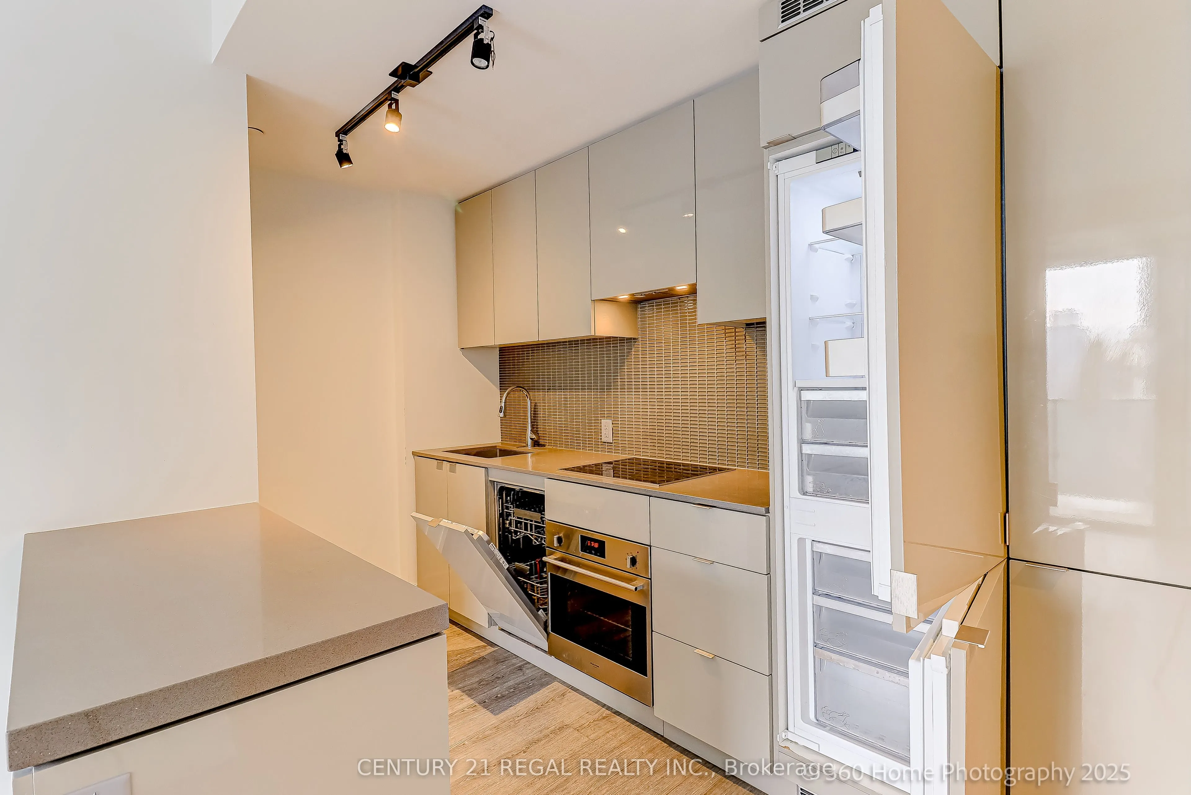 7 Grenville Street, #4105