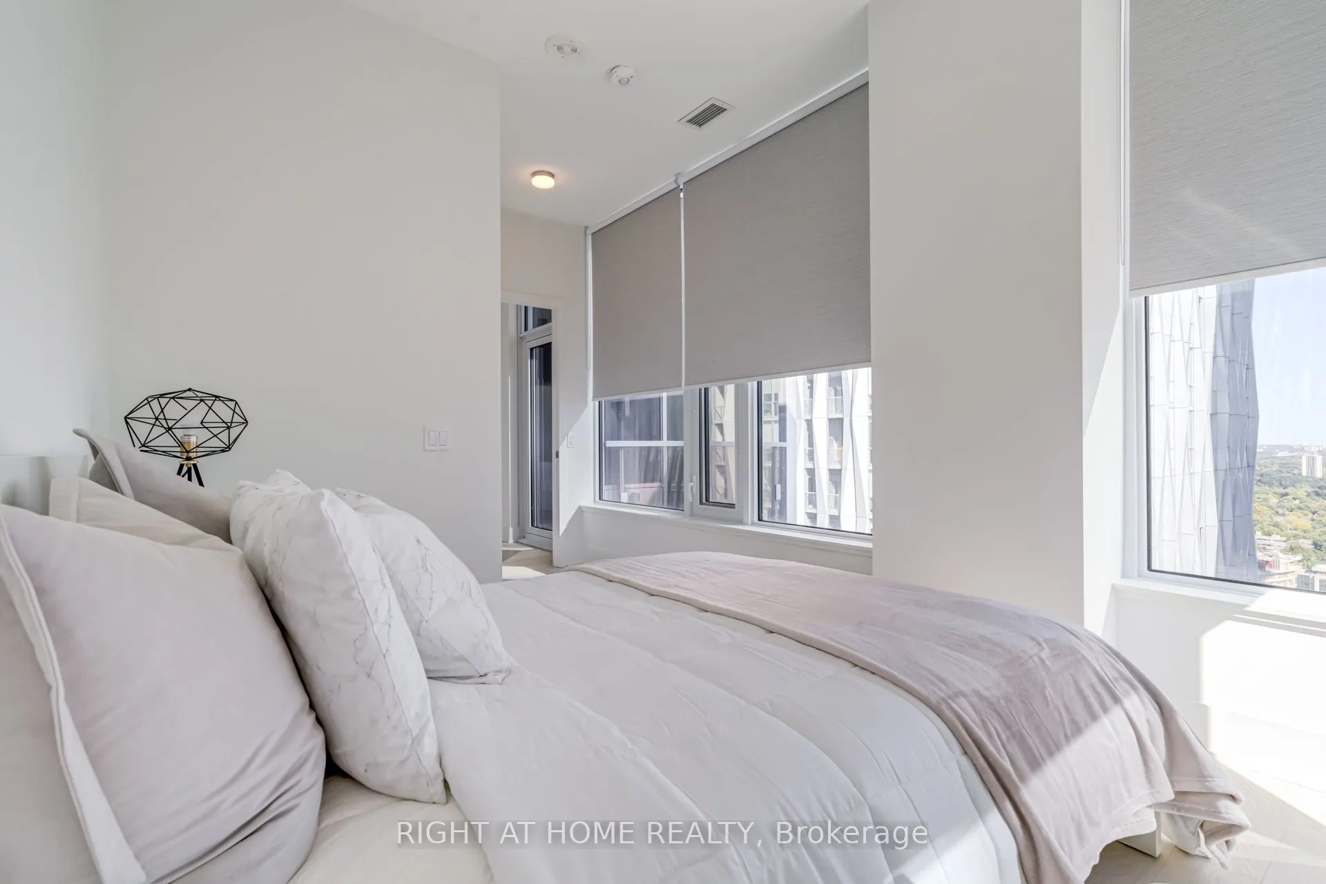 11 Yorkville Avenue, #2906