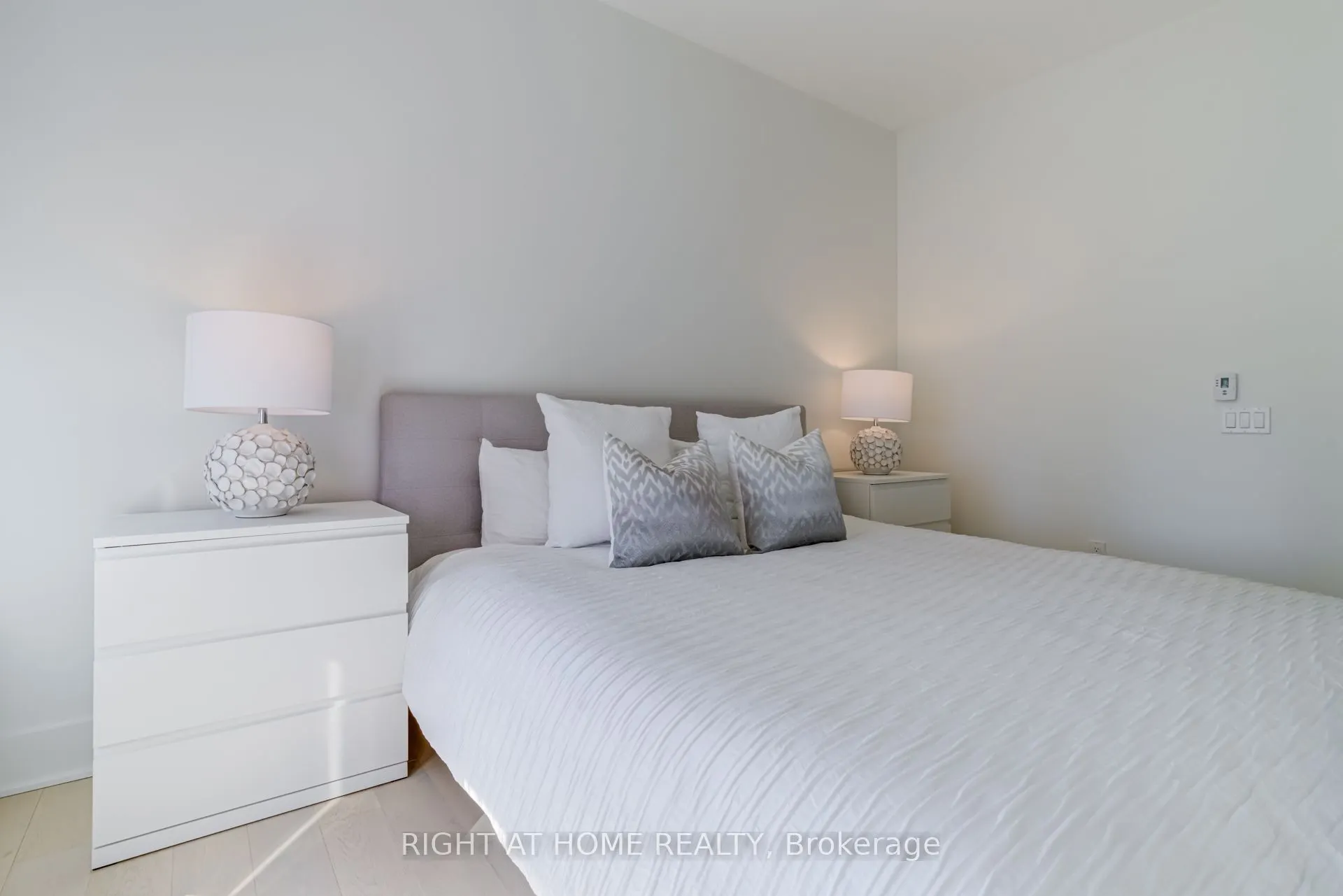 11 Yorkville Avenue, #2906
