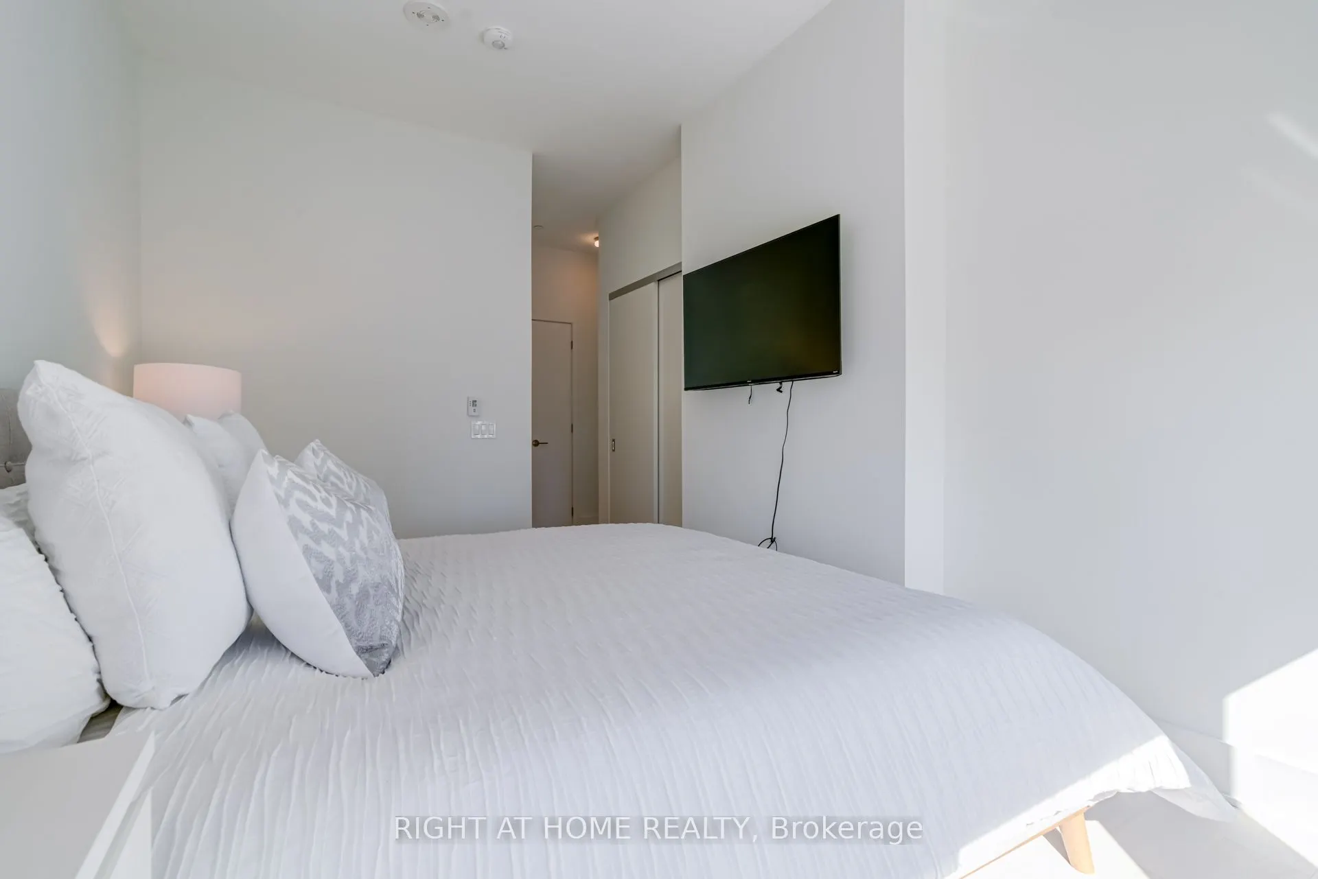 11 Yorkville Avenue, #2906