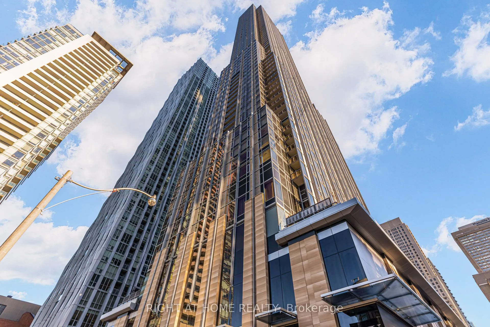 11 Yorkville Avenue, #2906
