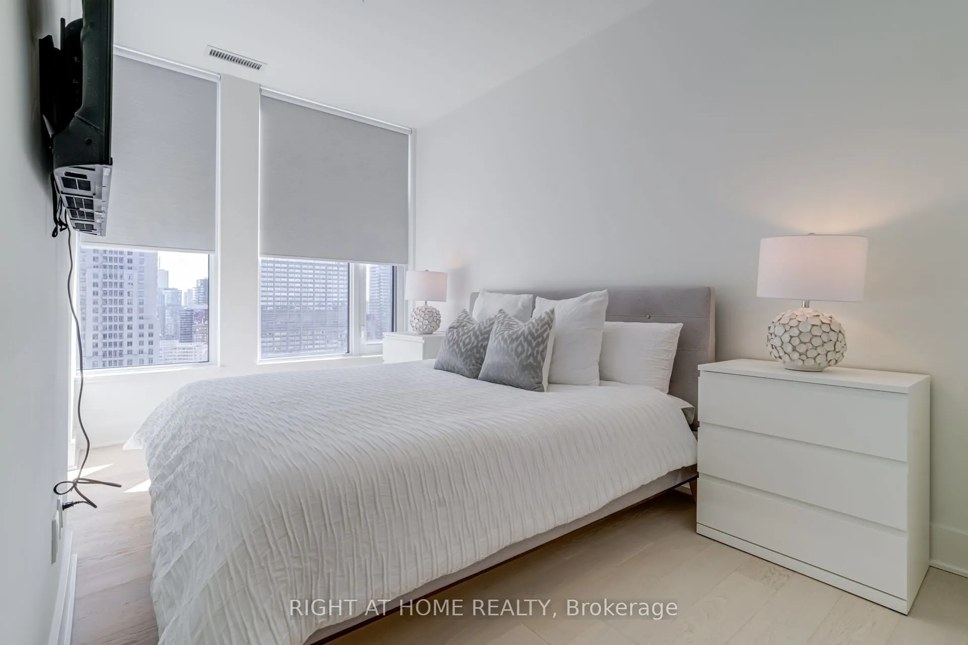 11 Yorkville Avenue, #2906