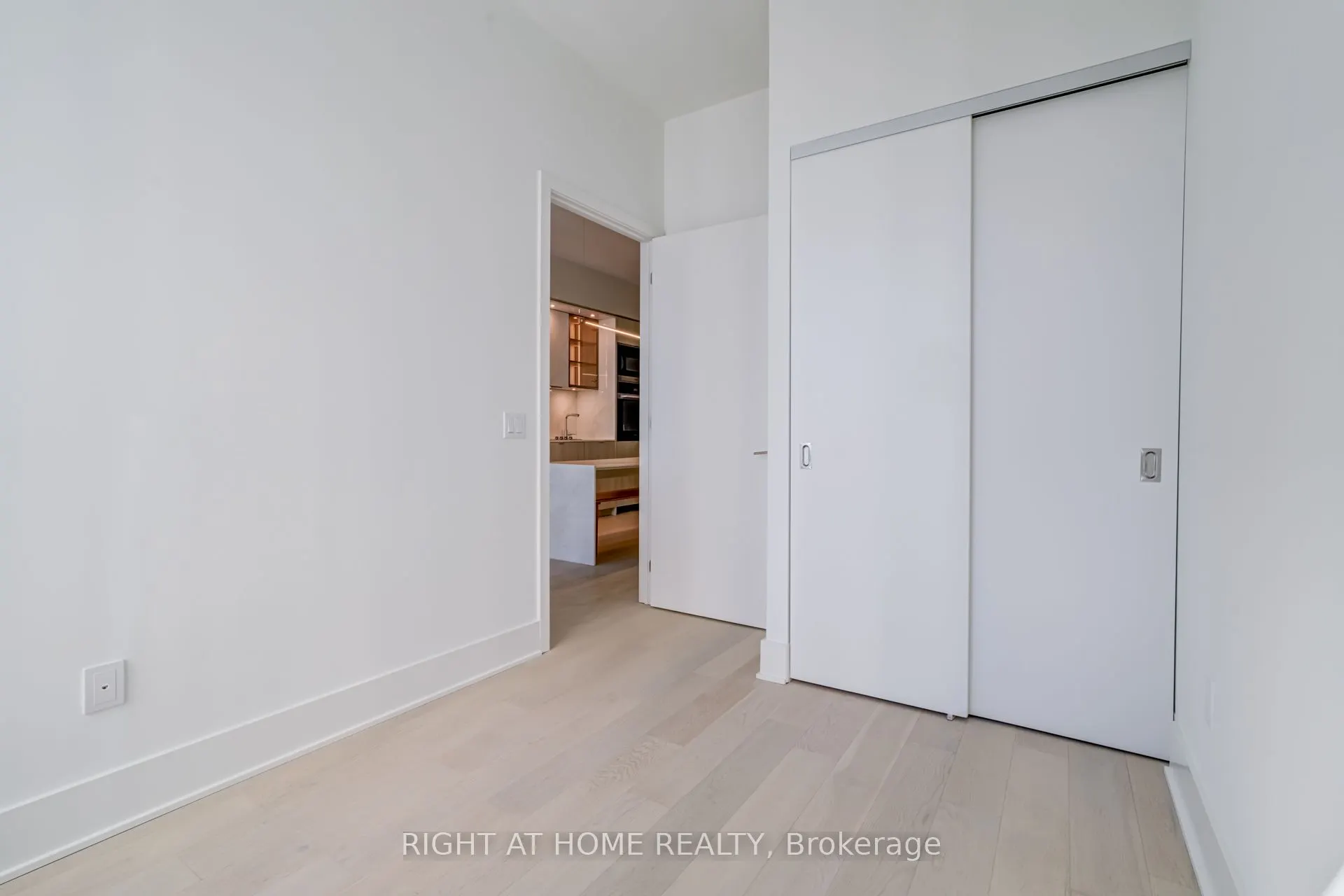 11 Yorkville Avenue, #2906