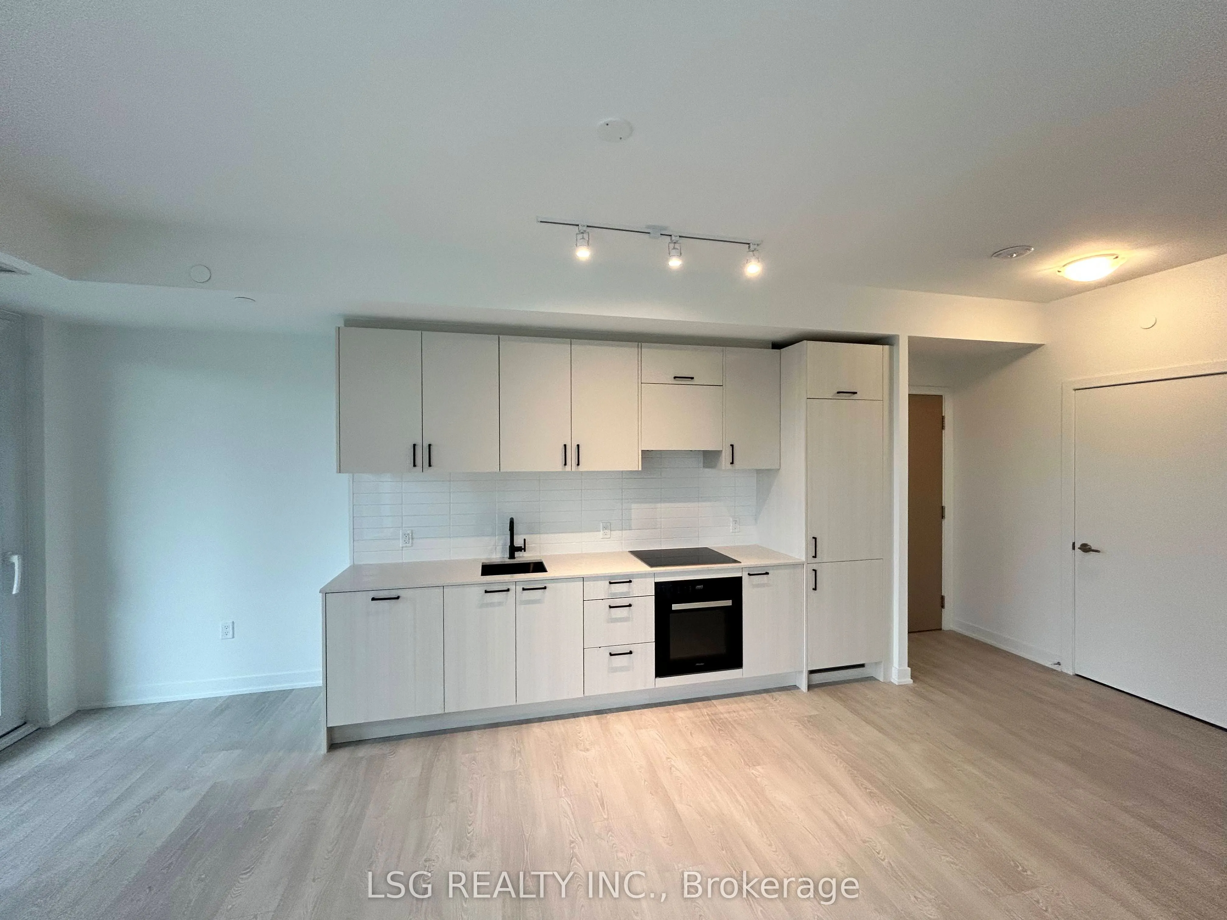 1 kyle lowry Road, #208