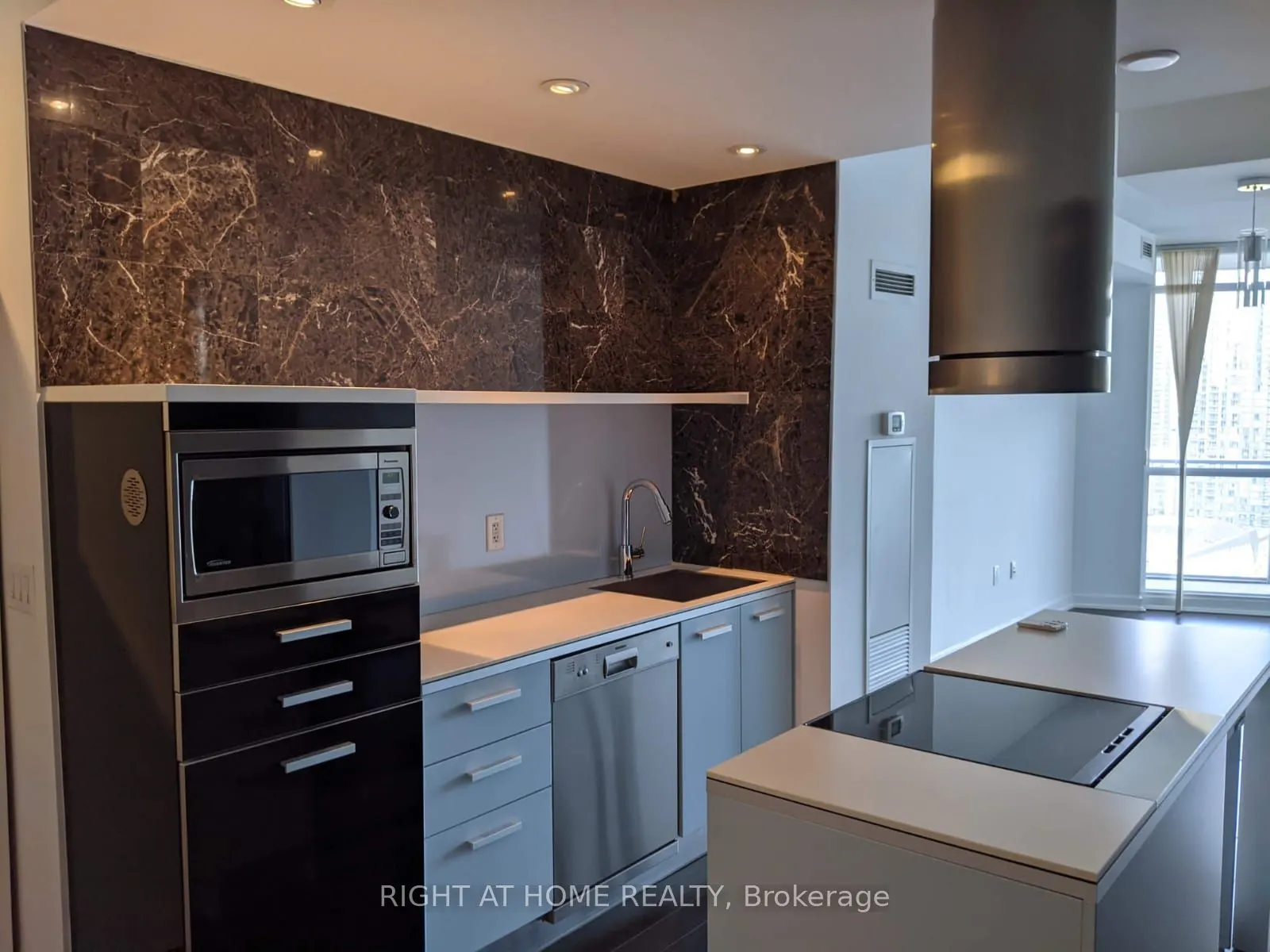 38 Dan Leckie Way, #2509