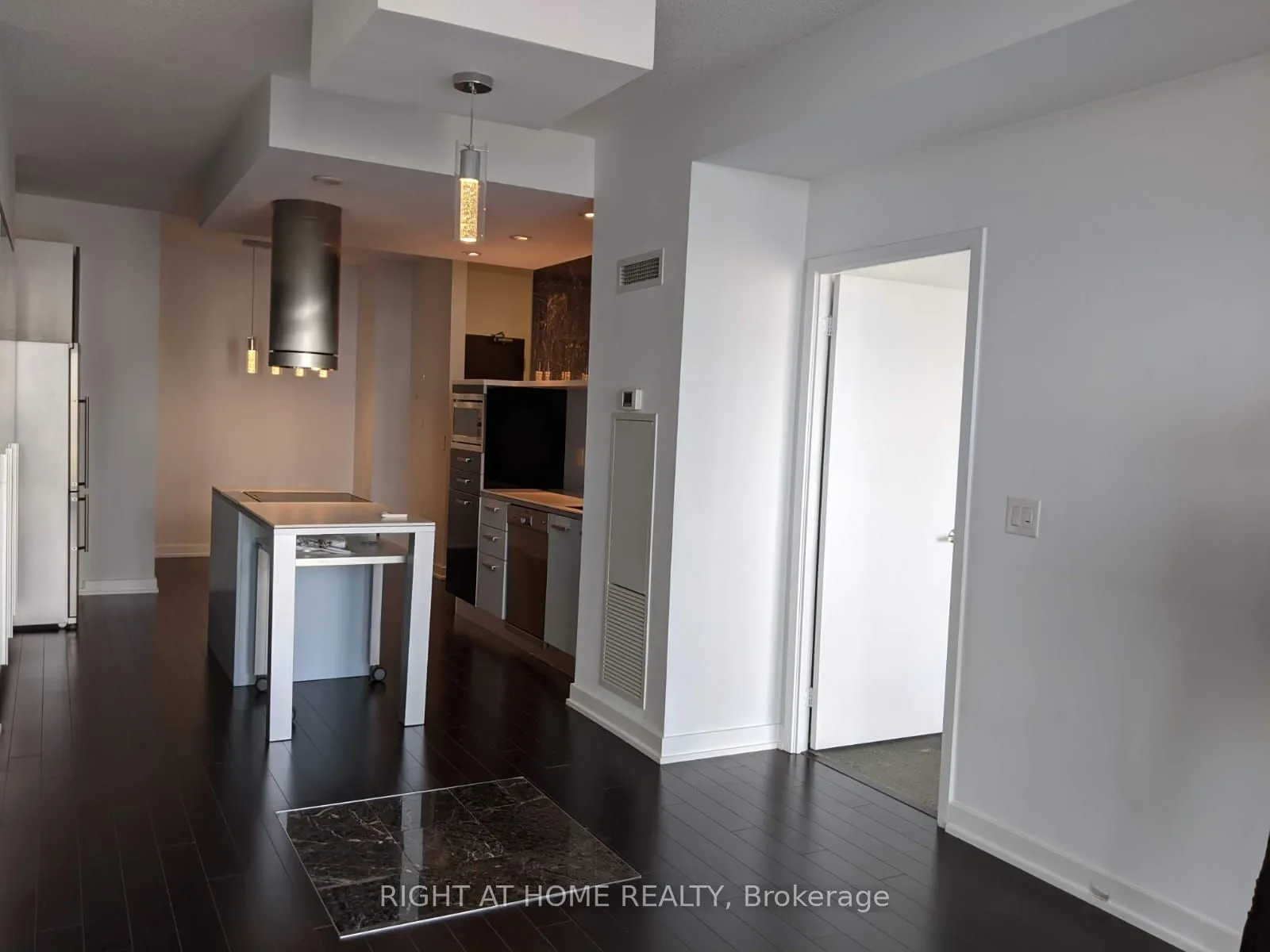 38 Dan Leckie Way, #2509