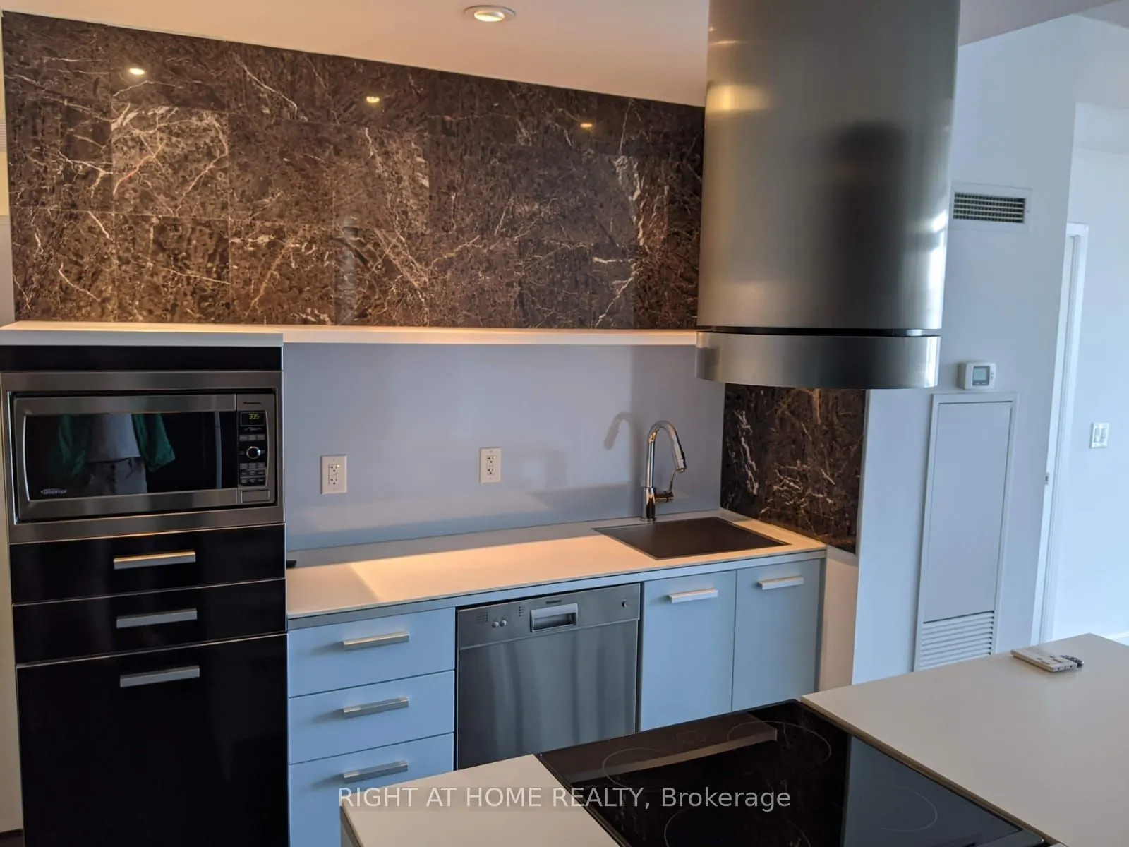 38 Dan Leckie Way, #2509