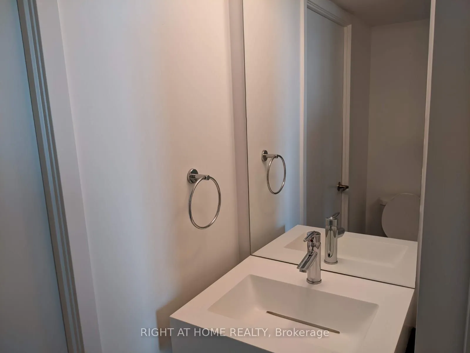 38 Dan Leckie Way, #2509