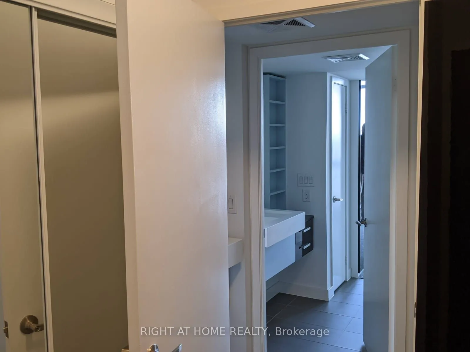 38 Dan Leckie Way, #2509