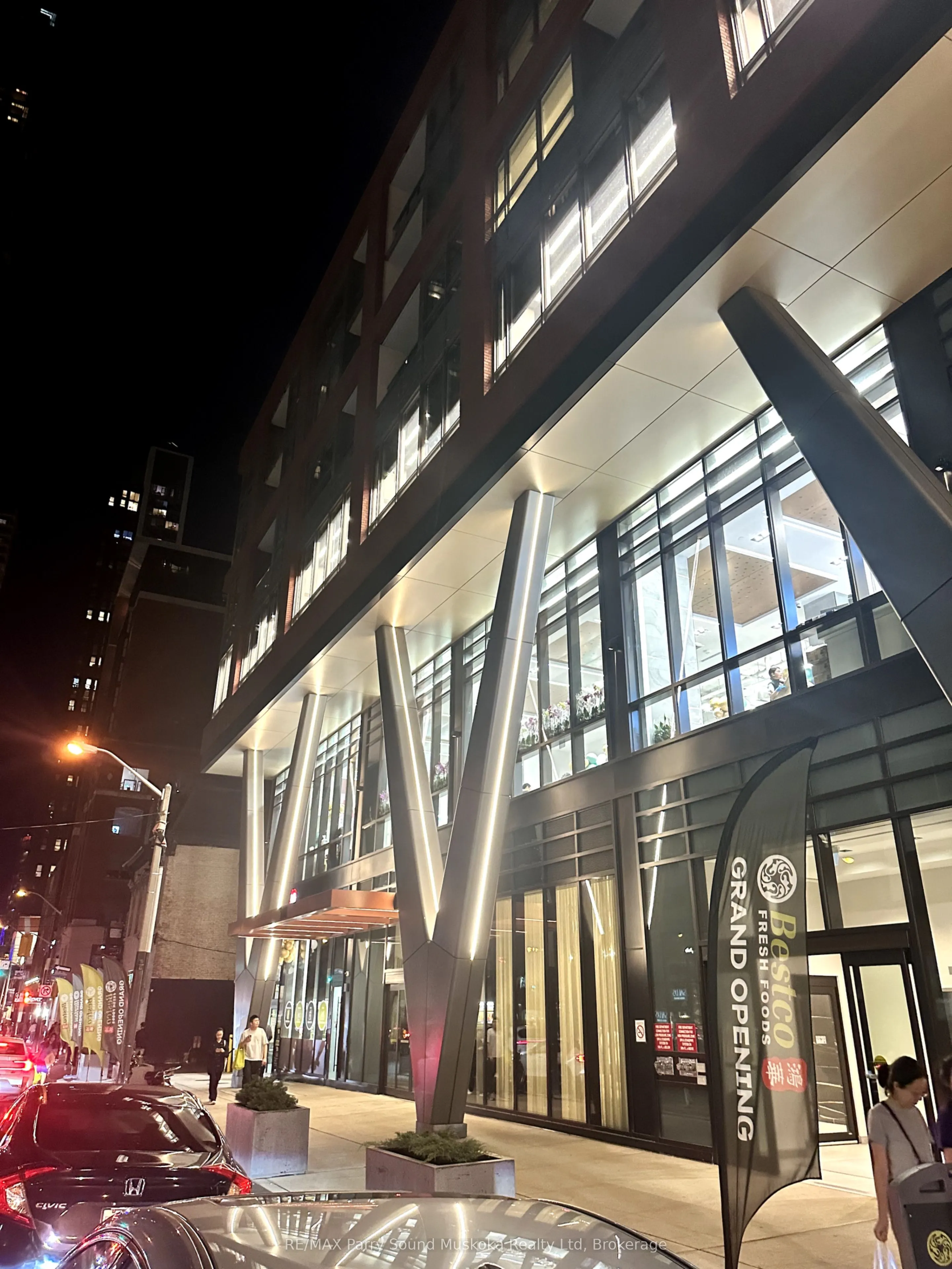 108 Peter Street, #5