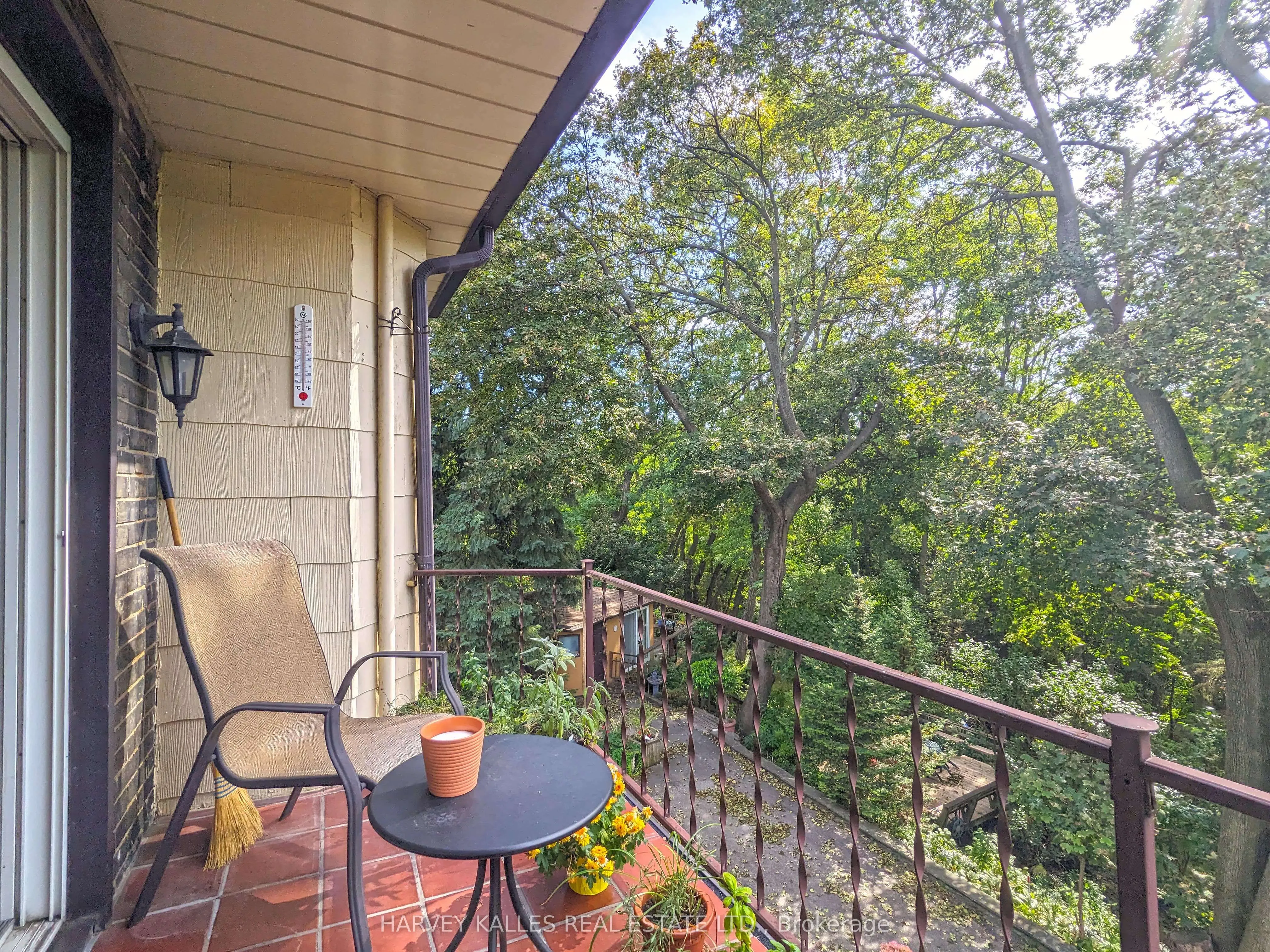 95 Chatsworth Drive, #Upper