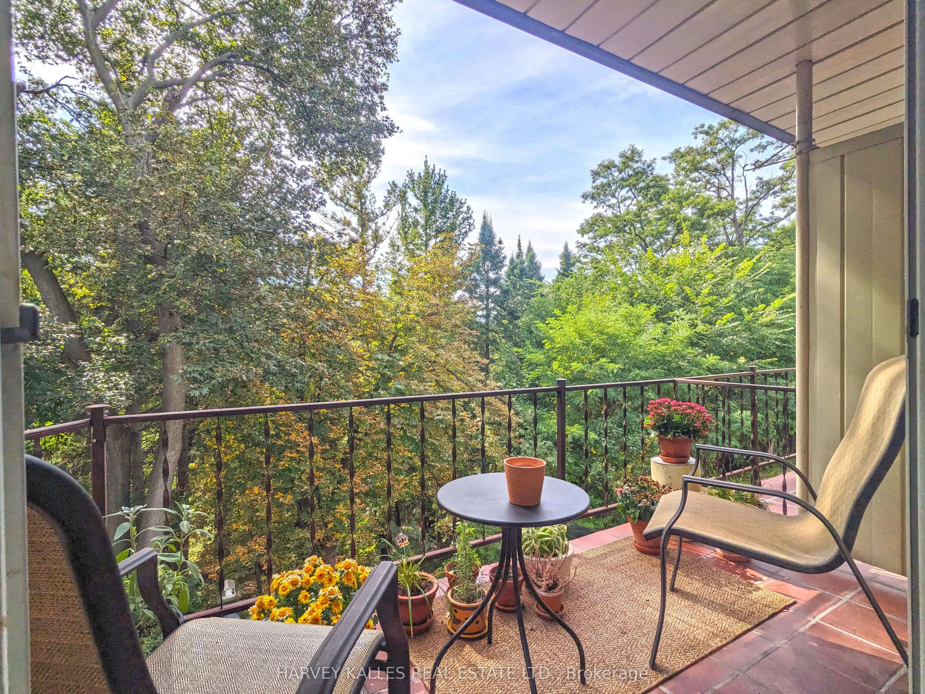 95 Chatsworth Drive, #Upper