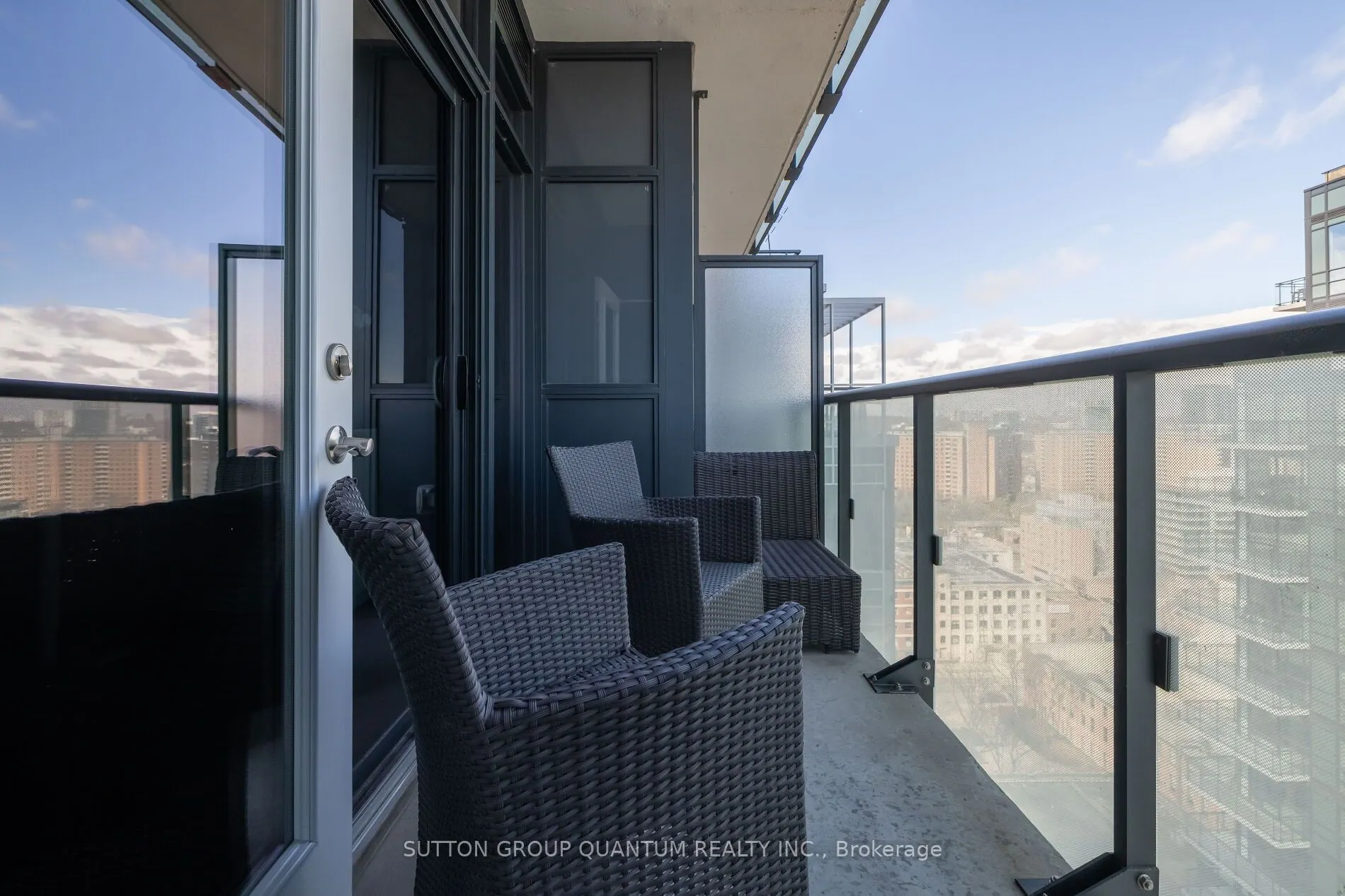 400 Adelaide Street E, #LPH 03