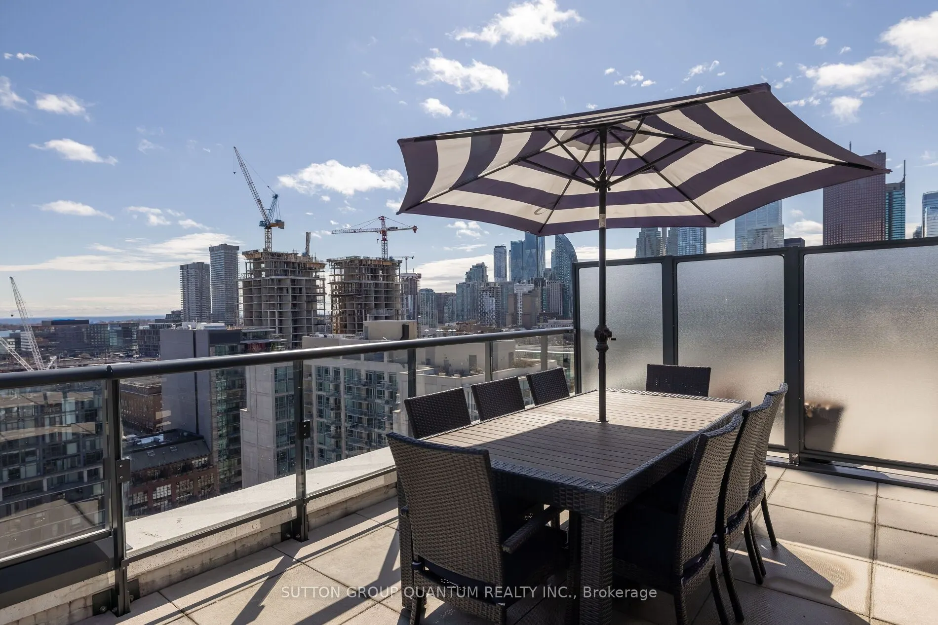 400 Adelaide Street E, #LPH 03