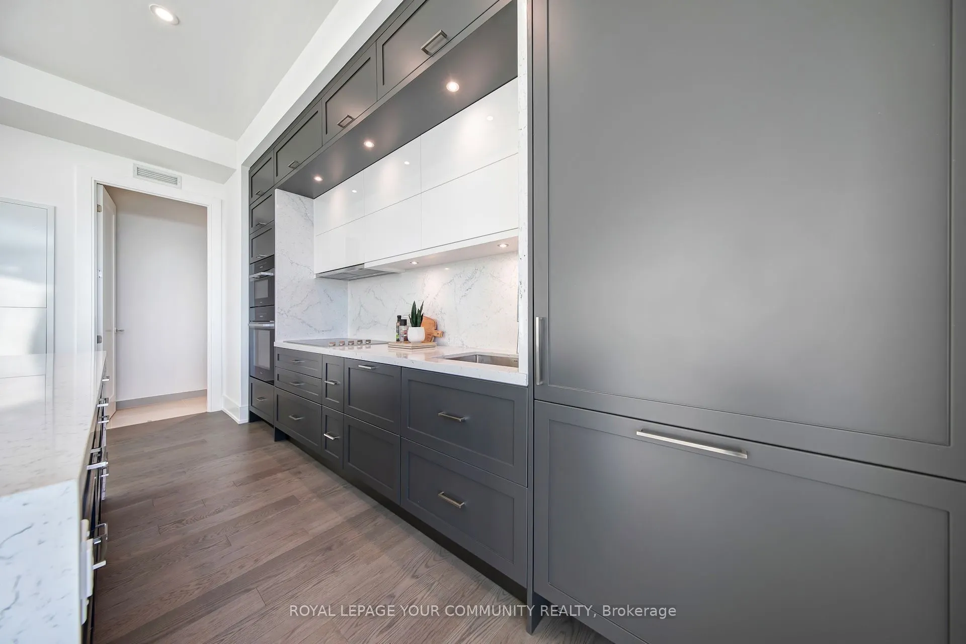 10 Inn On The Park Drive, #3303