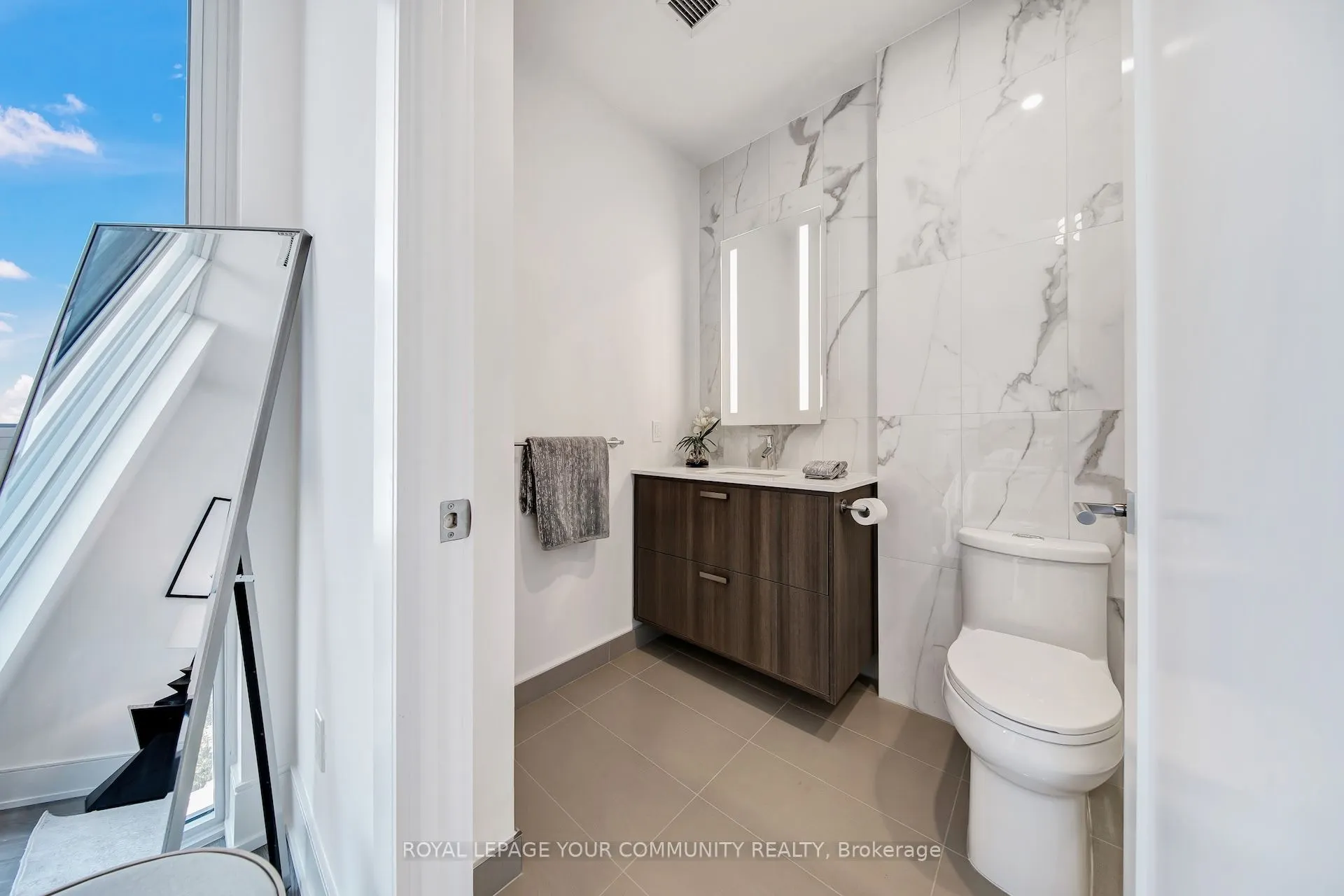 10 Inn On The Park Drive, #3303