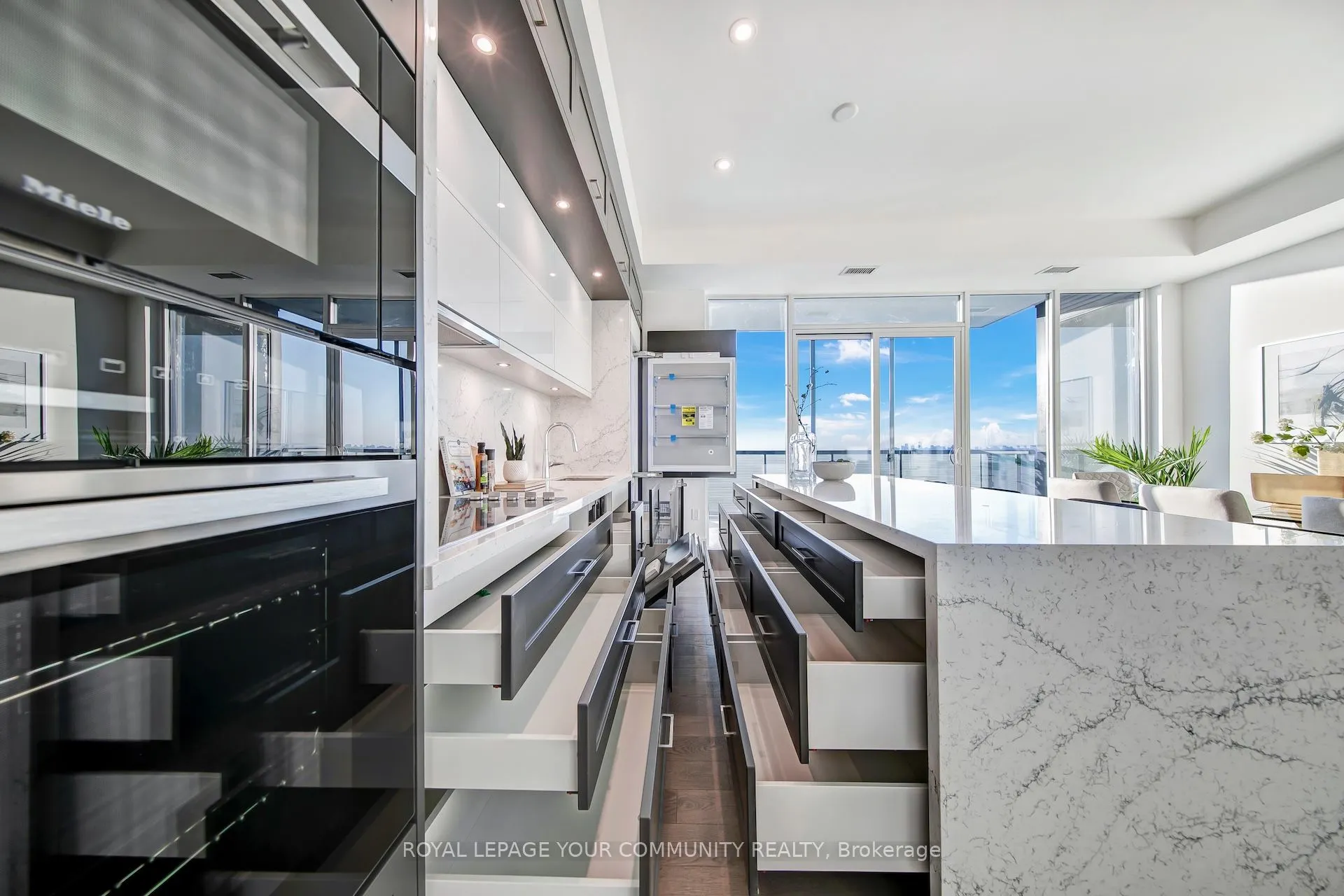 10 Inn On The Park Drive, #3303