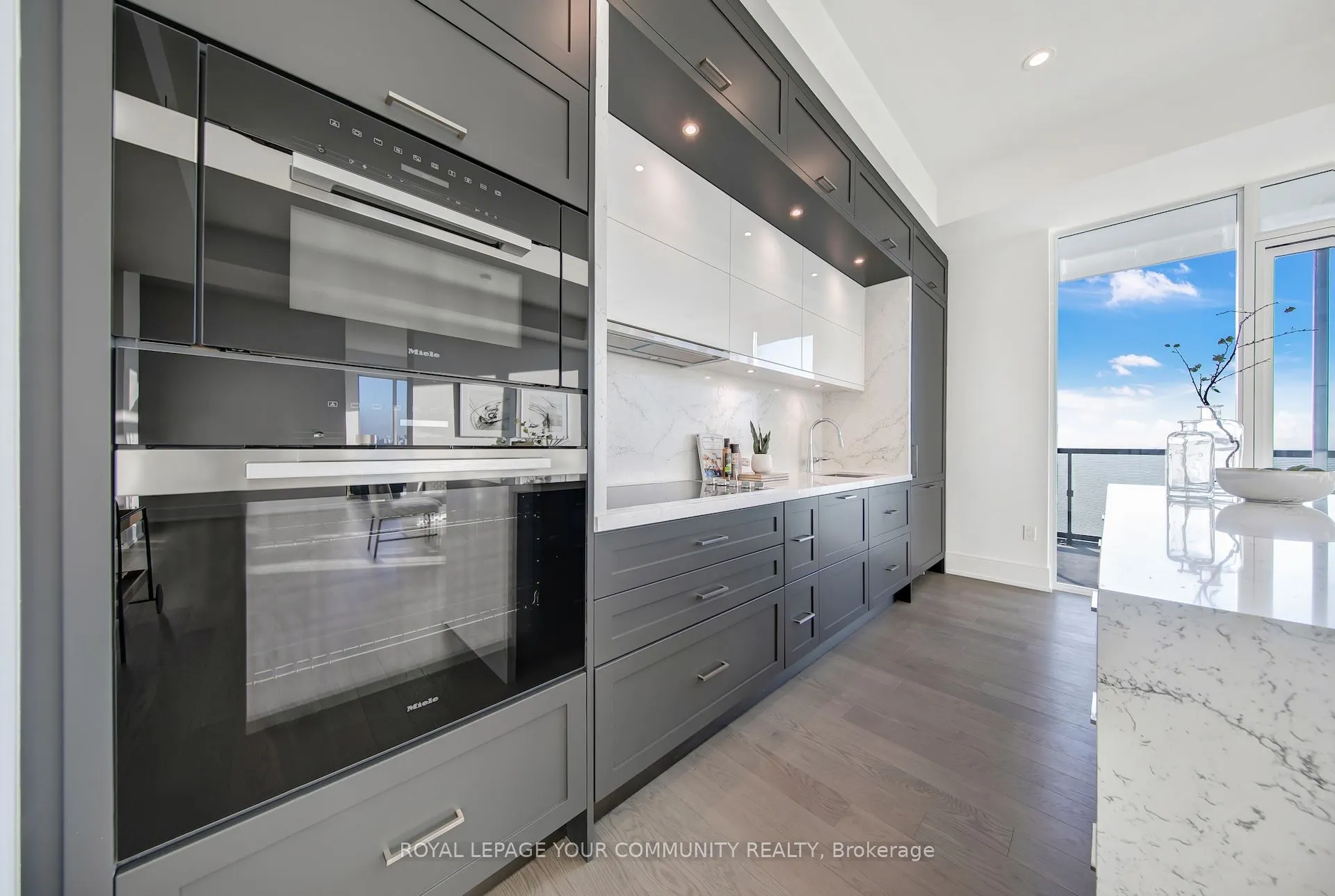 10 Inn On The Park Drive, #3303