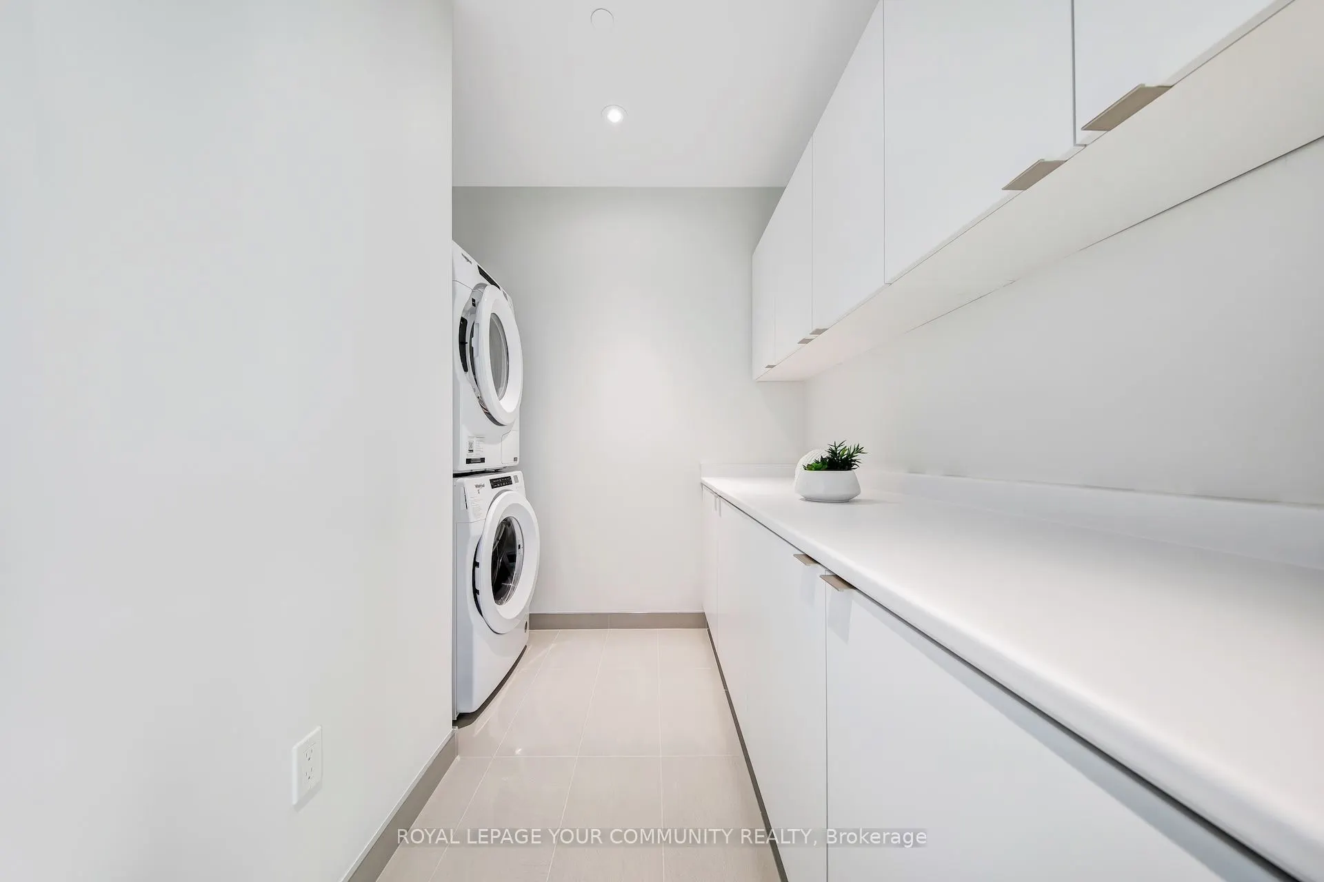 10 Inn On The Park Drive, #3303