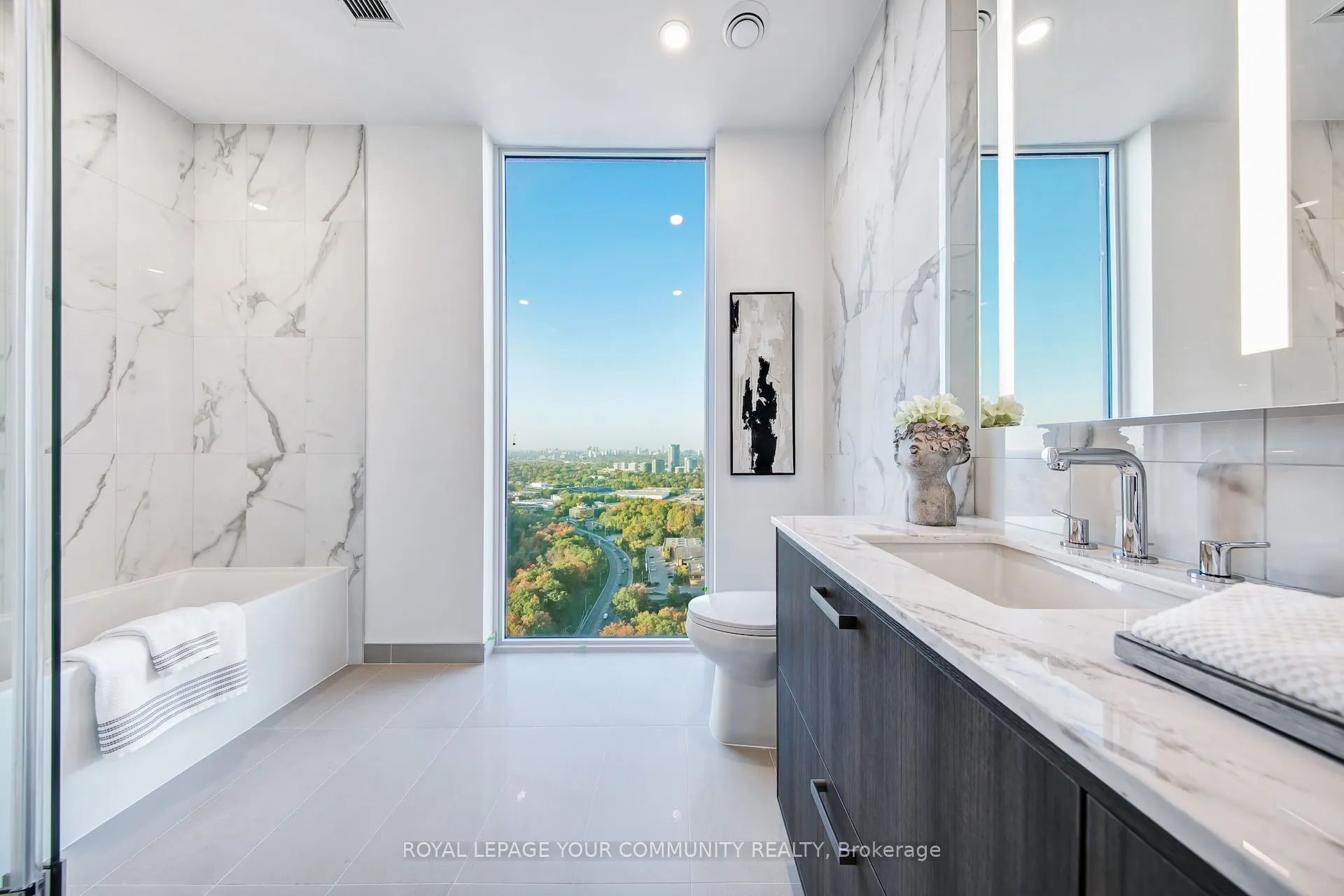 10 Inn On The Park Drive, #3303