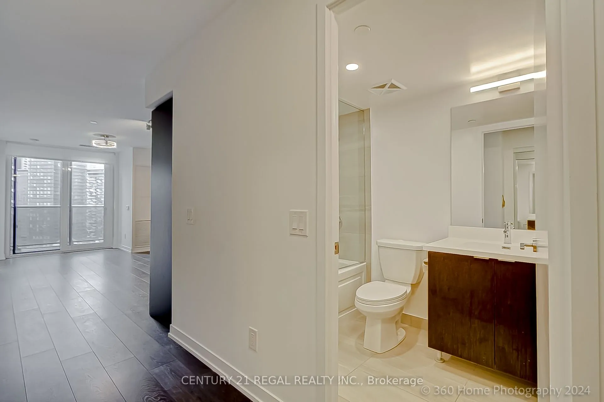 219 Dundas Street E