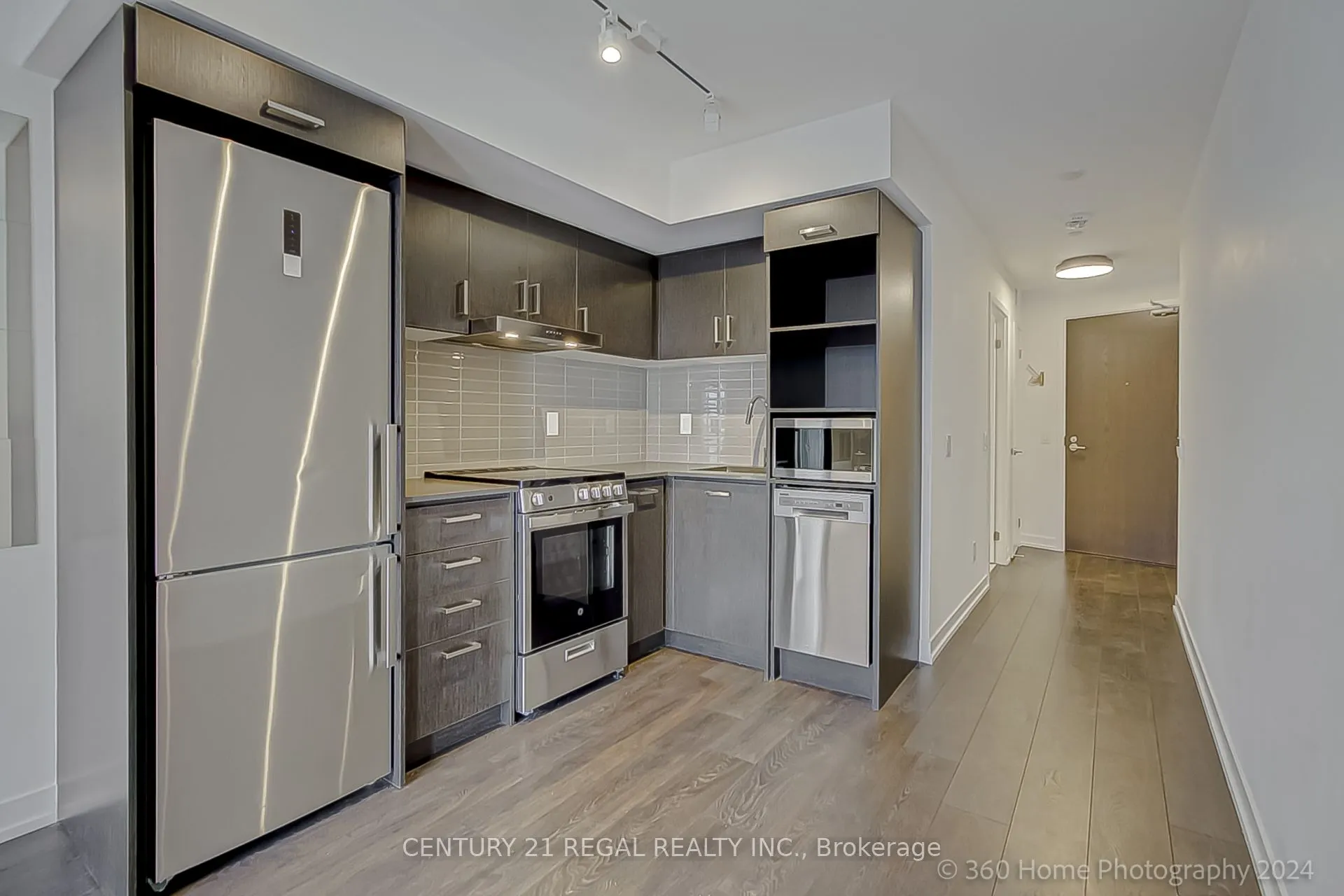 219 Dundas Street E