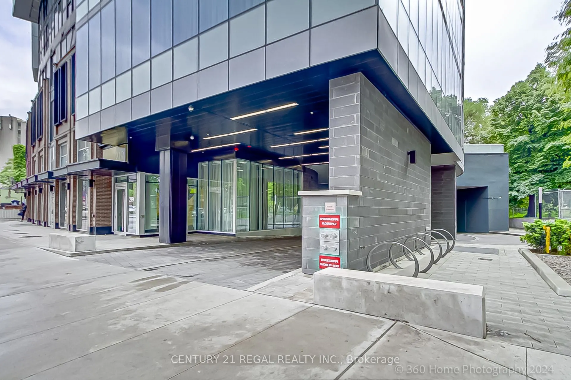 219 Dundas Street E