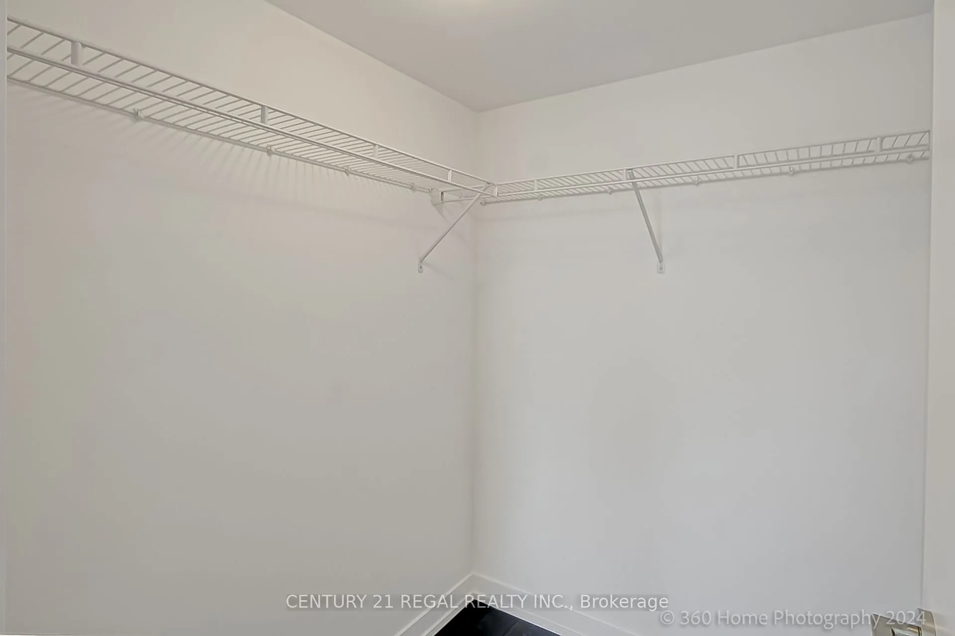 219 Dundas Street E