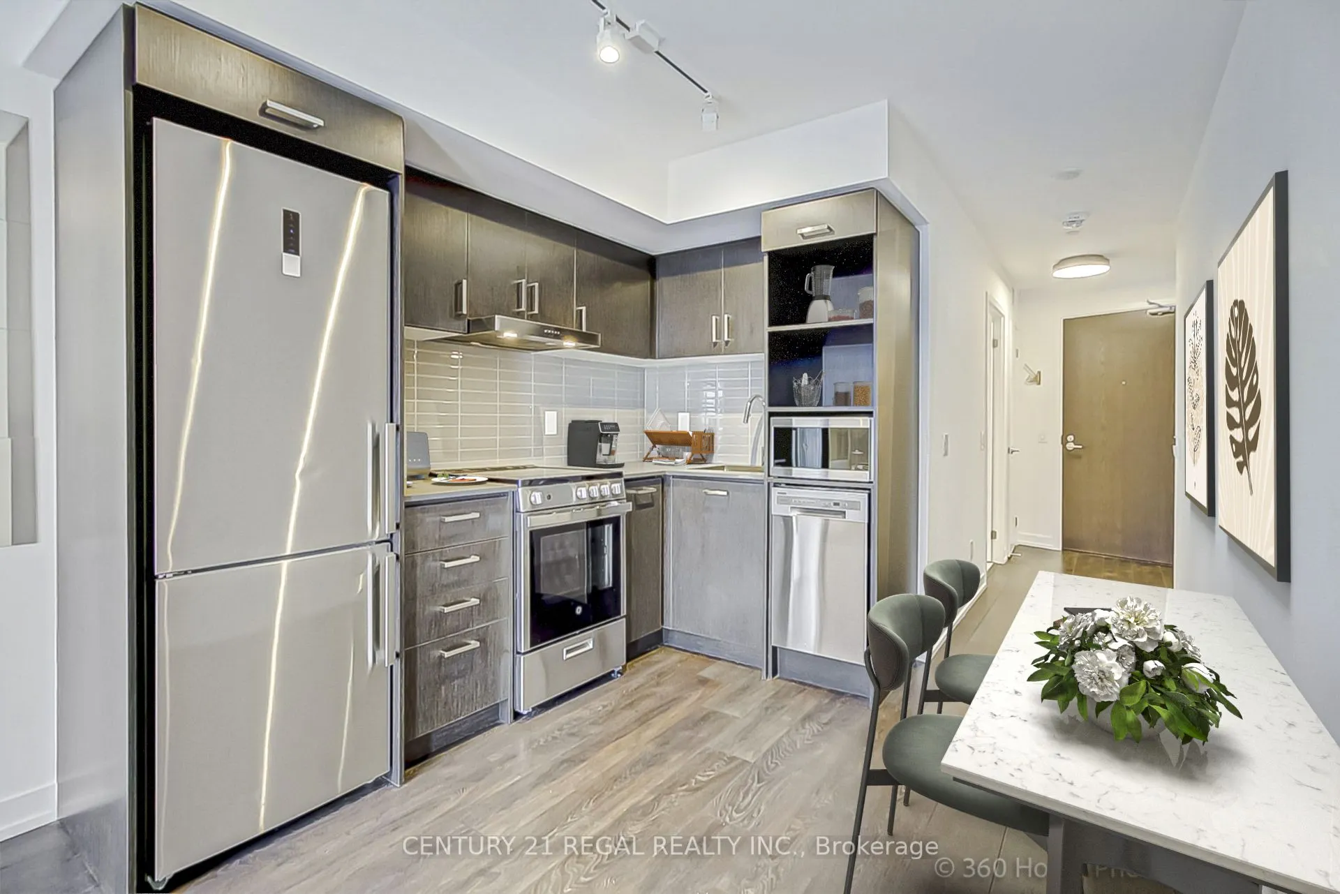 219 Dundas Street E