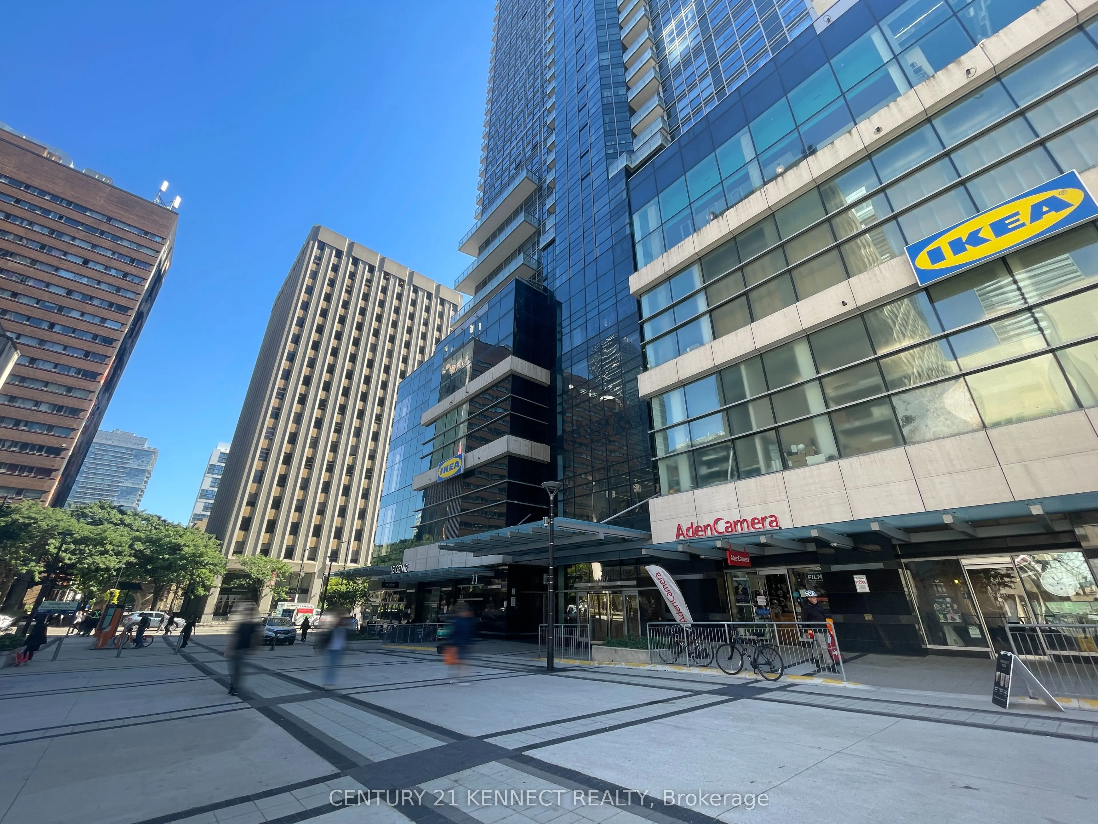 384 Yonge Street