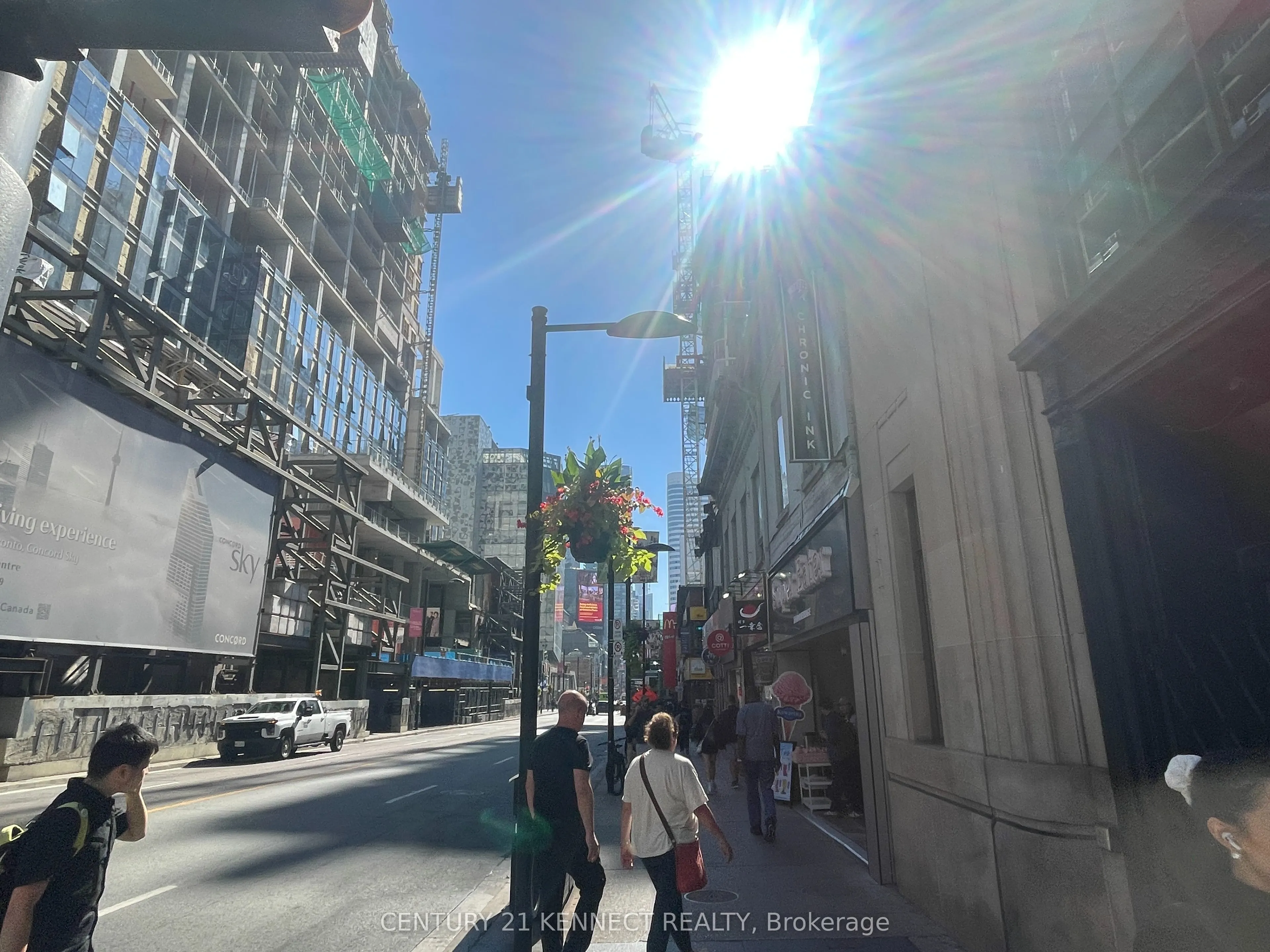 384 Yonge Street