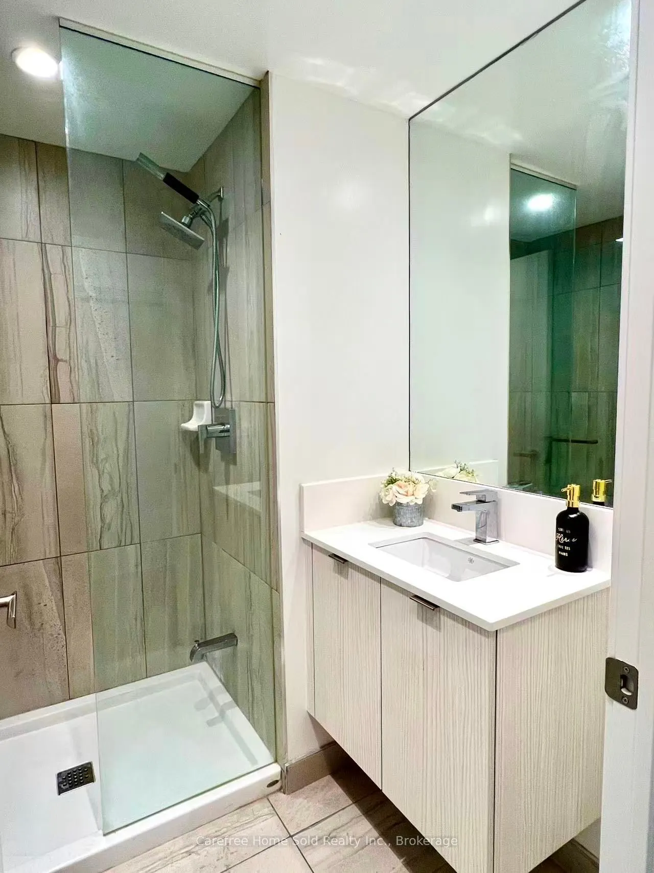 195 Redpath Avenue, #908