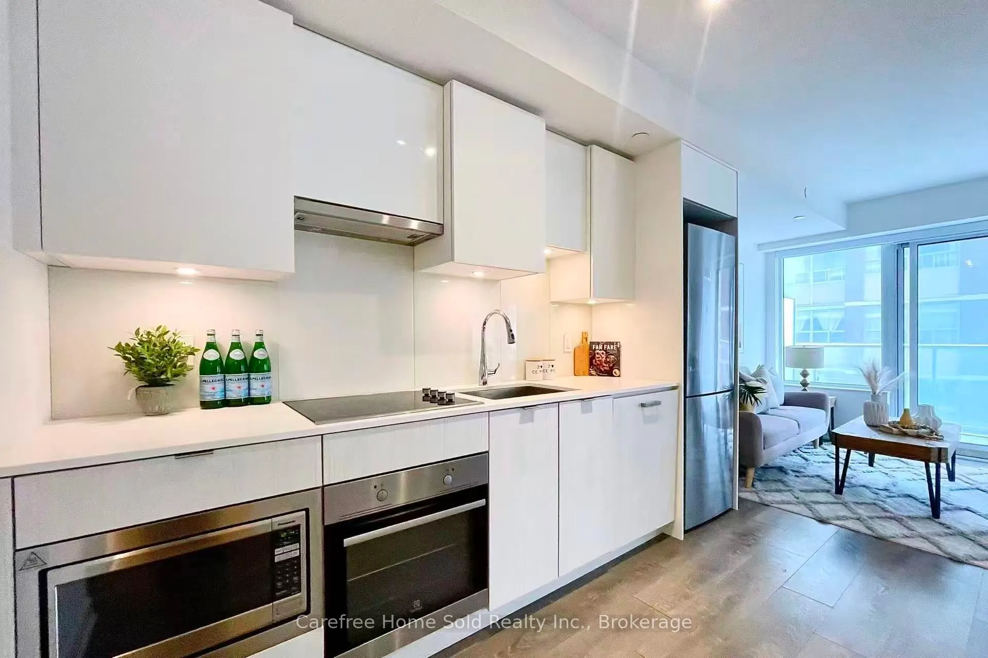 195 Redpath Avenue, #908