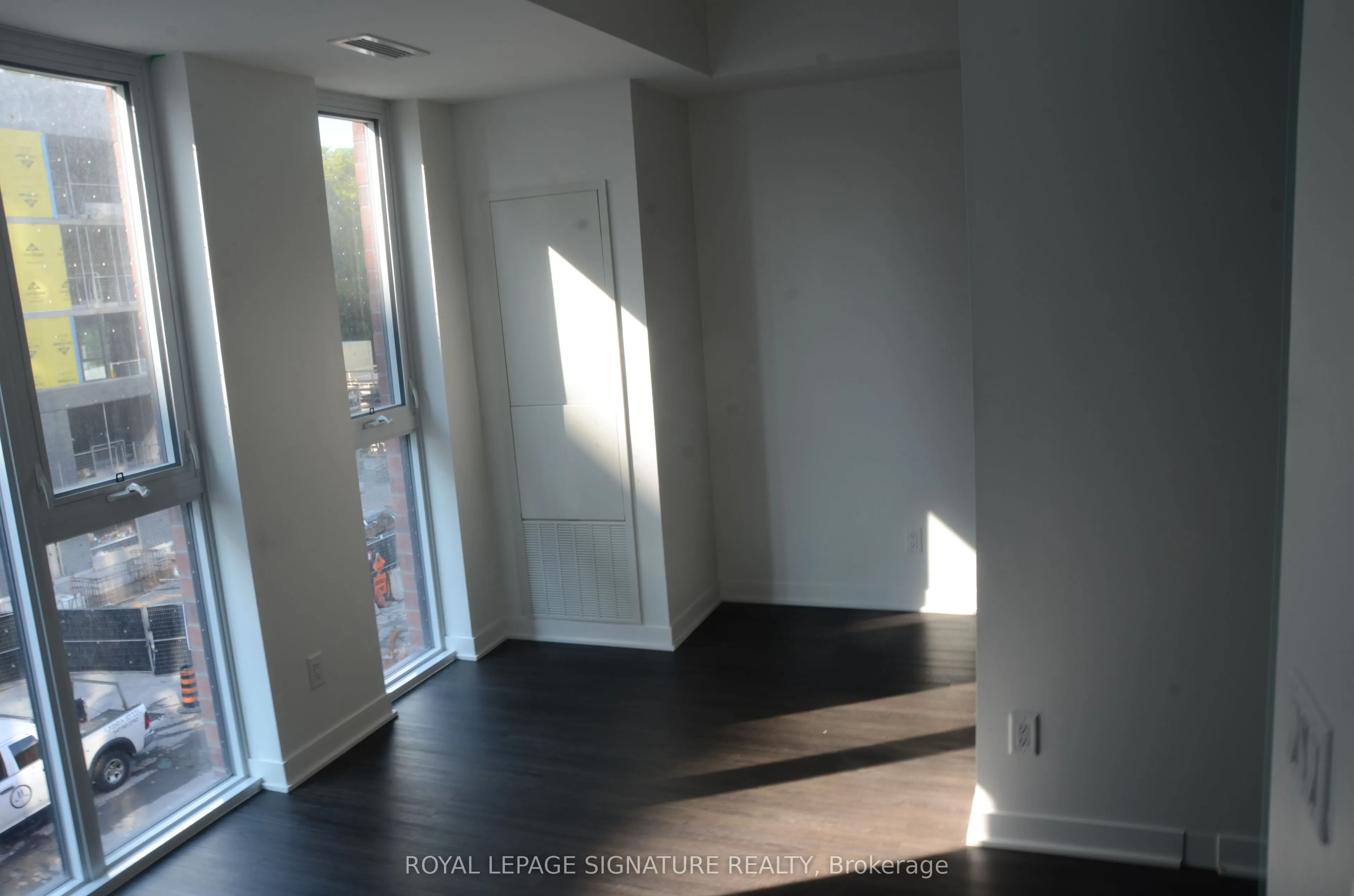 900 St Clair Avenue W