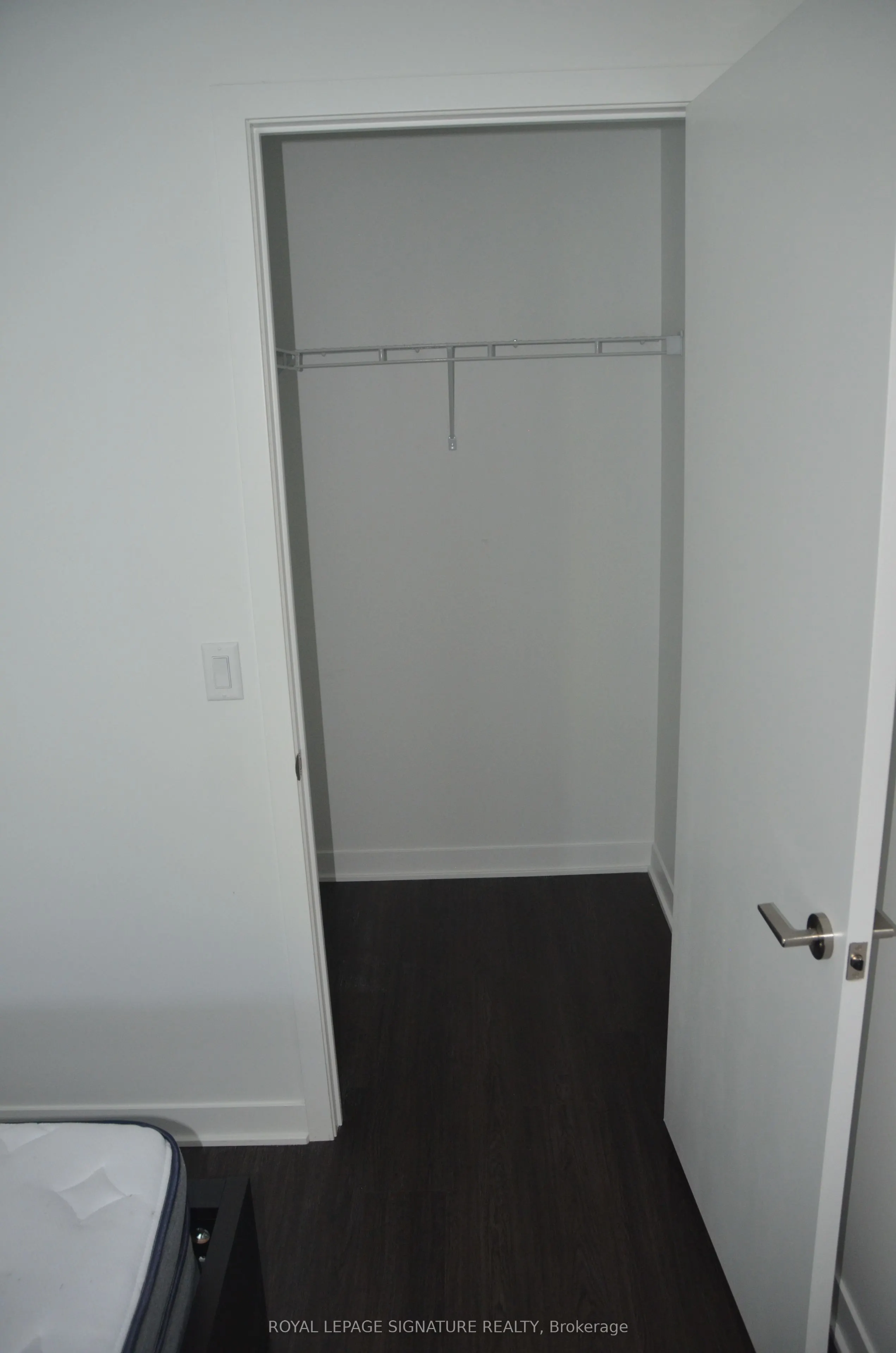 900 St Clair Avenue W