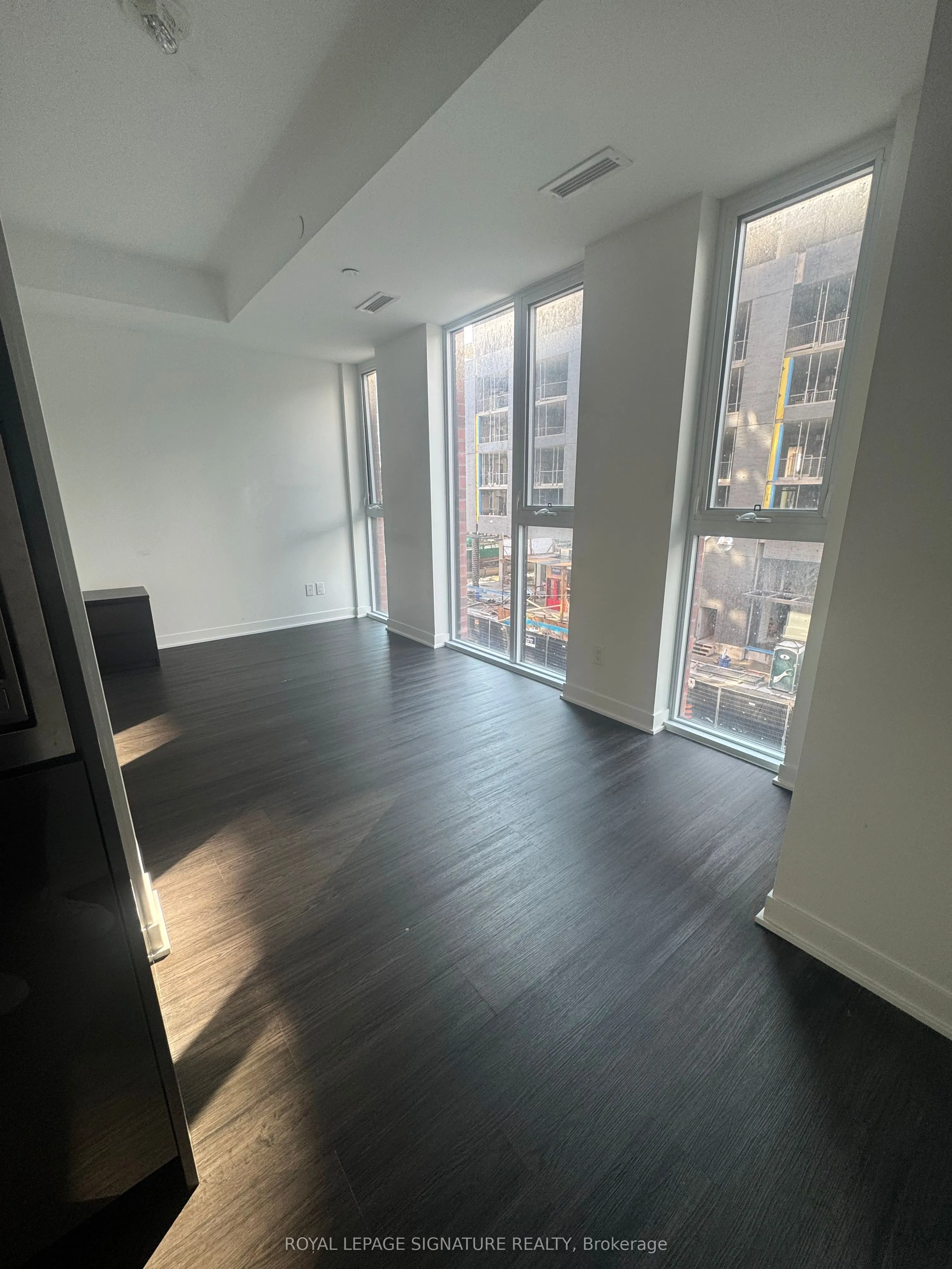 900 St Clair Avenue W