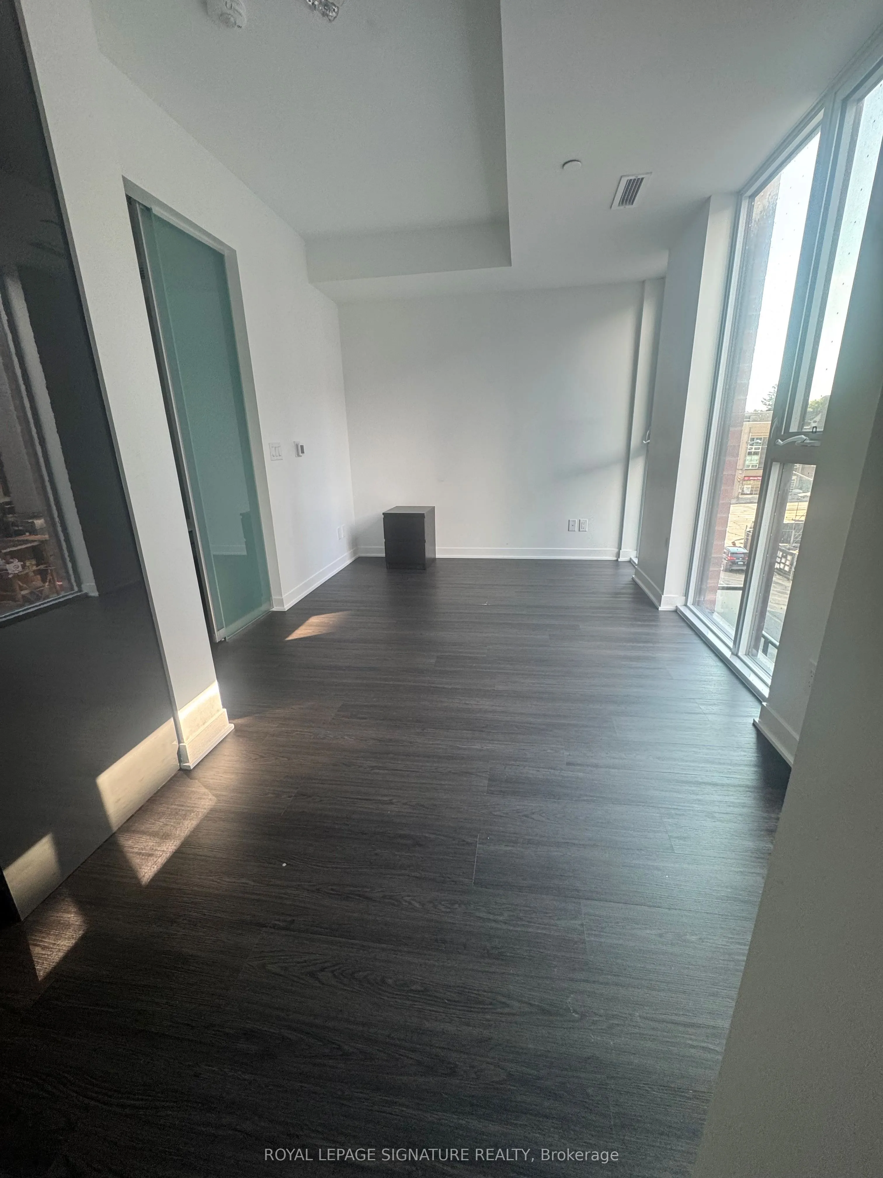 900 St Clair Avenue W