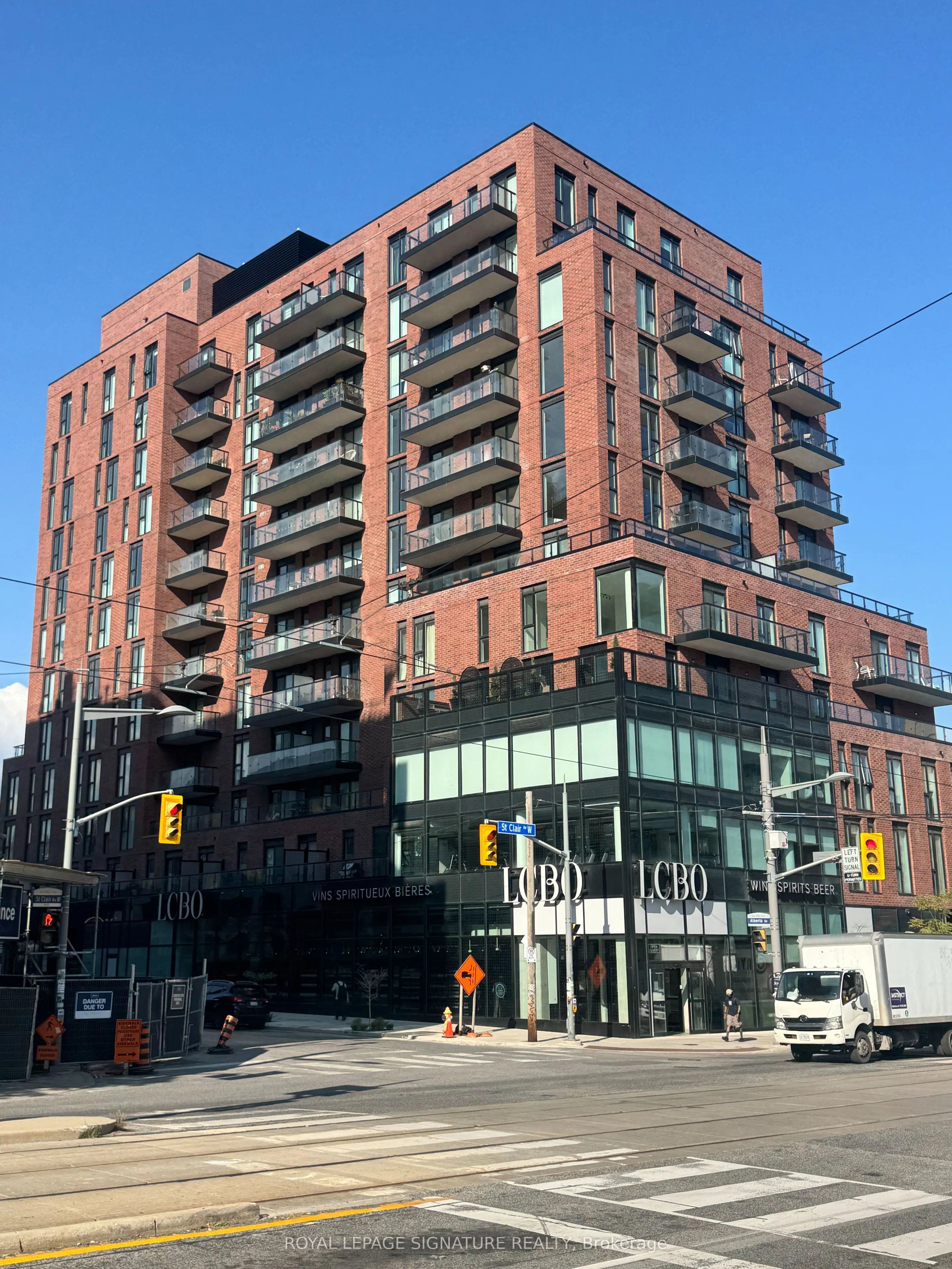 900 St Clair Avenue W