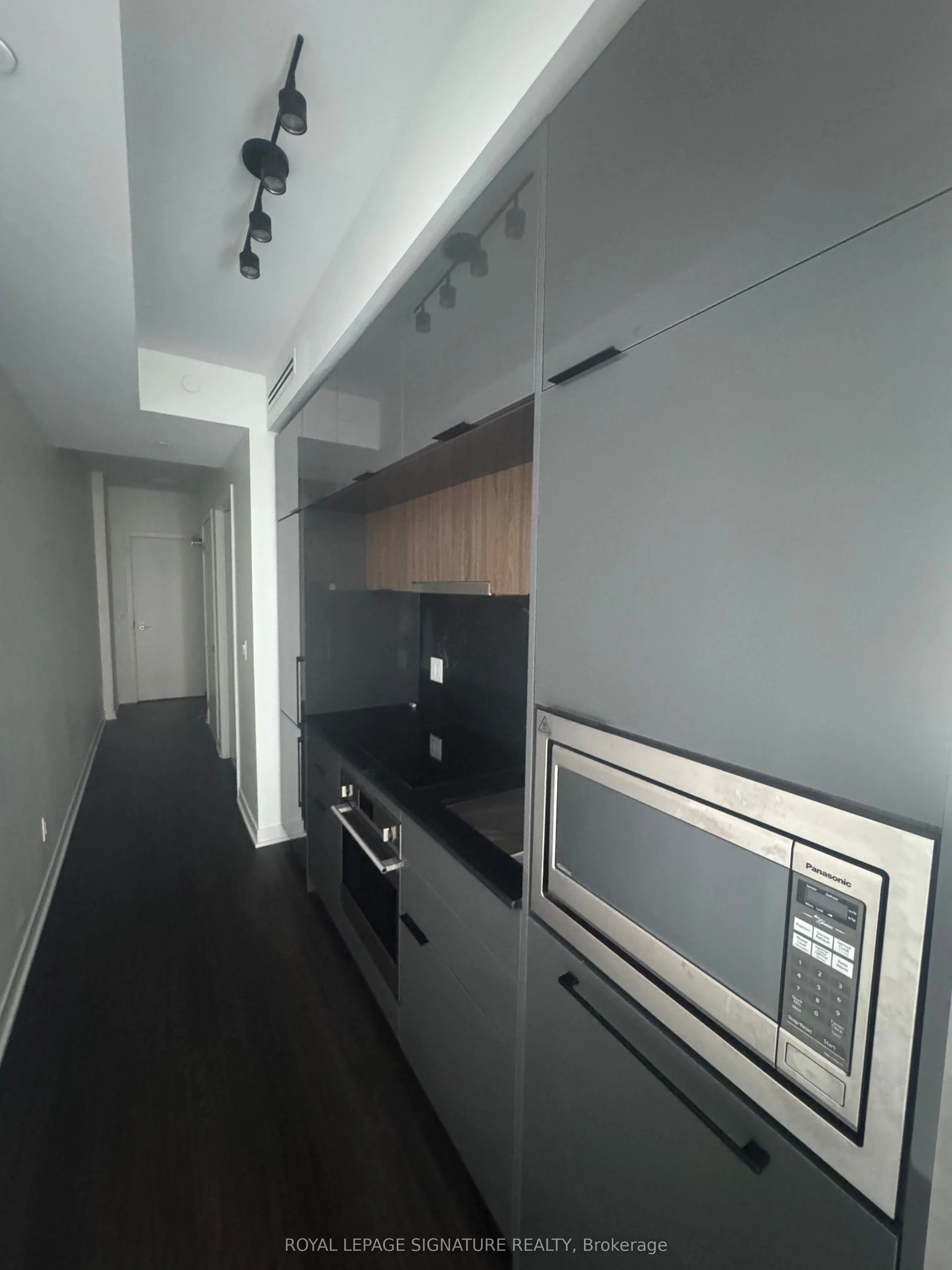 900 St Clair Avenue W